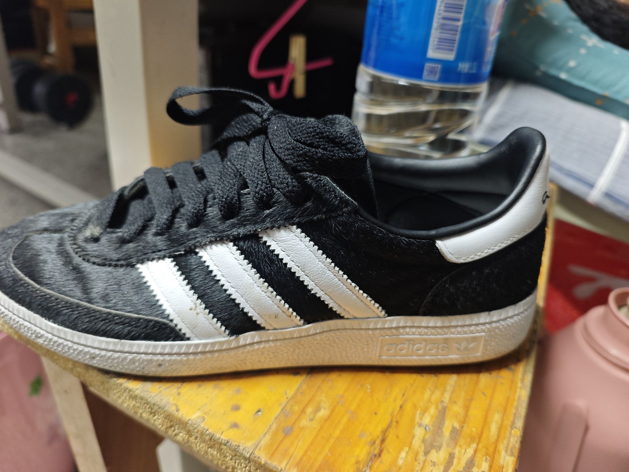 阿迪达斯德训鞋