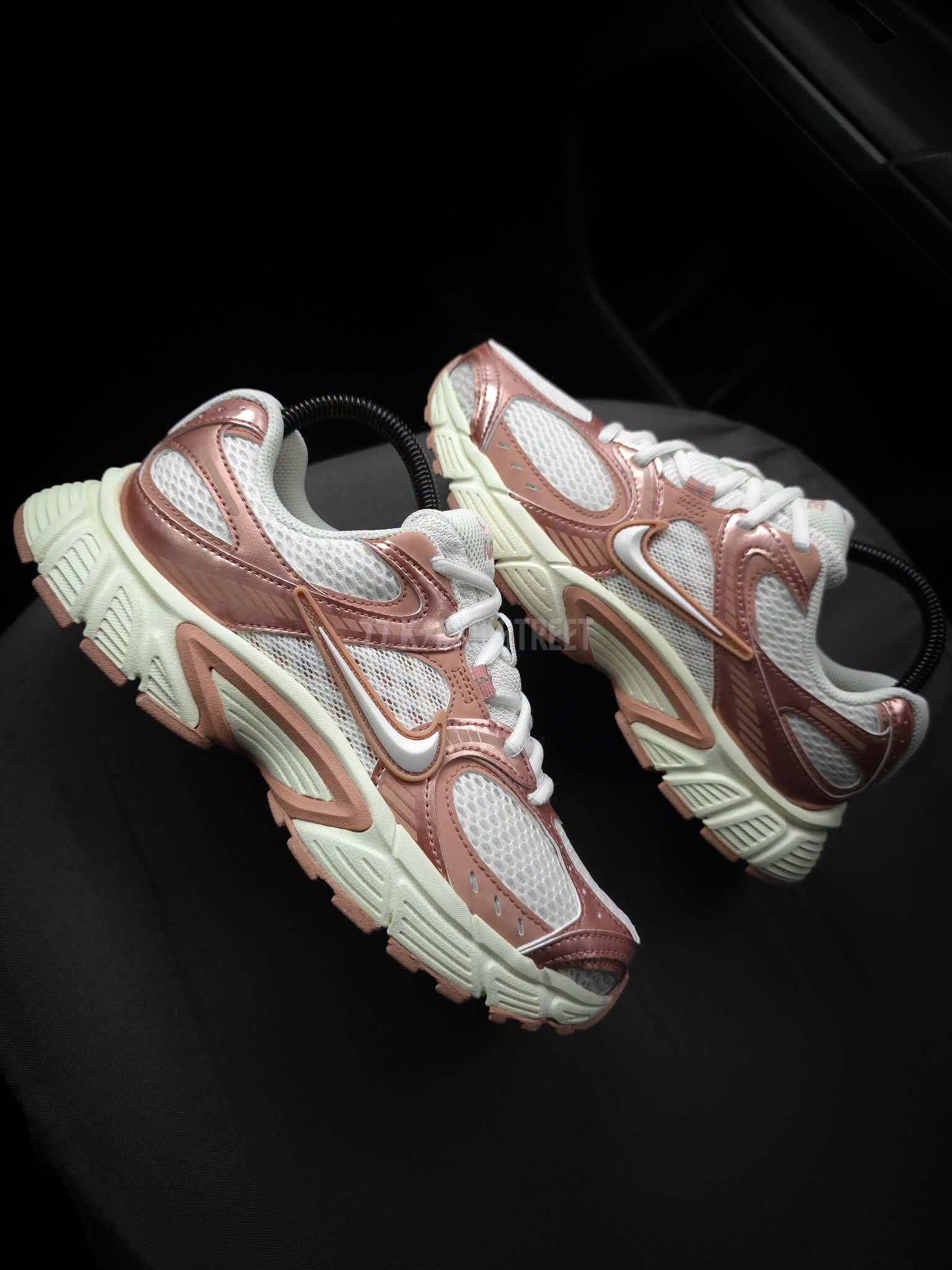 🌹Nike V5 RNR玫瑰金|千禧Y2K复古老爹鞋全方位解析