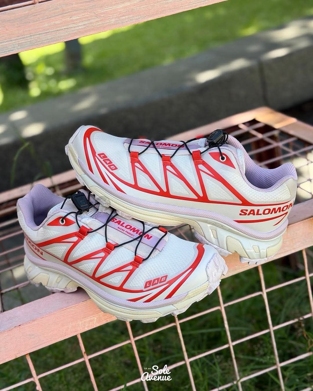 配色封神！Salomon XT‑6白红淡紫，户外潮流两穿