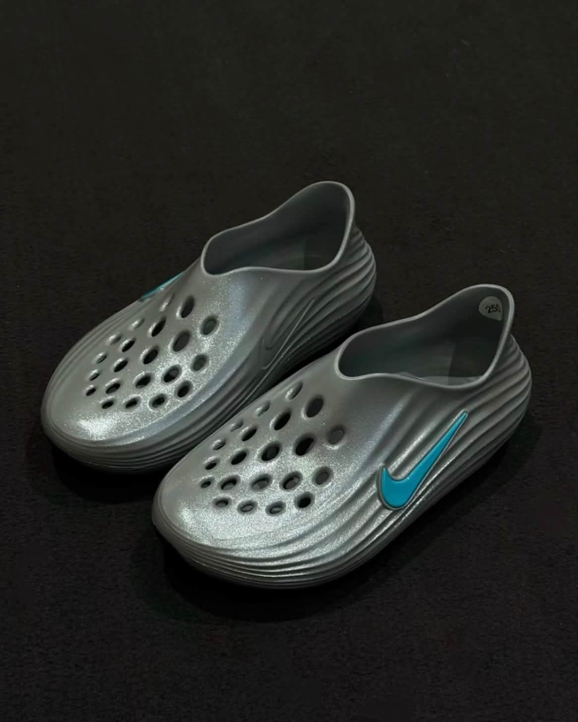 珠光银太绝了💫Nike一体成型洞洞涉水鞋