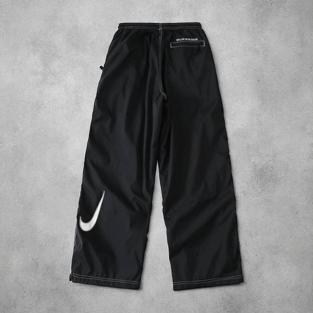 王炸联名🔥Supreme × Nike半拉链明线冲锋套装