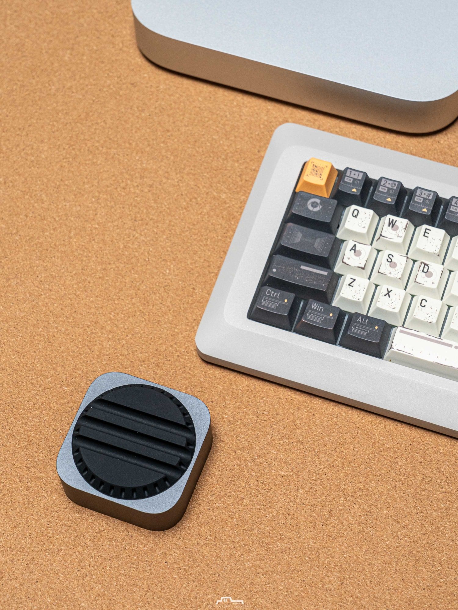 这个 mac mini 小方块,让你的桌面更干净