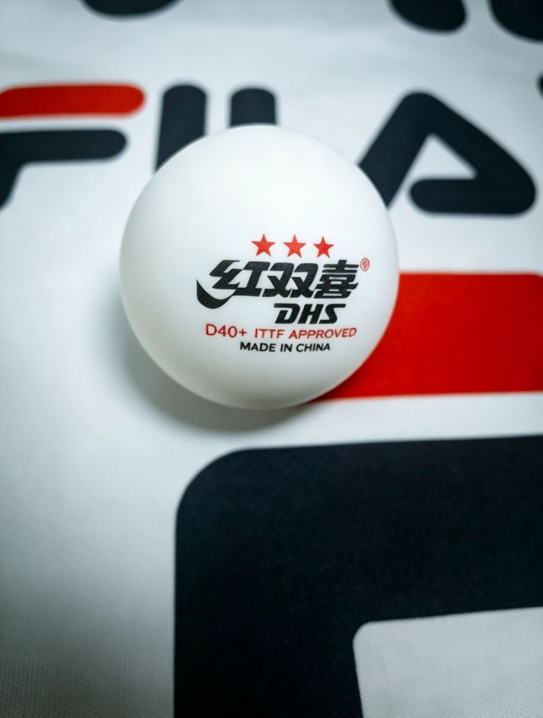 这球大抵有点灵性，一来一往，仿佛同你对谈，打球倒不单单是挥拍罢了