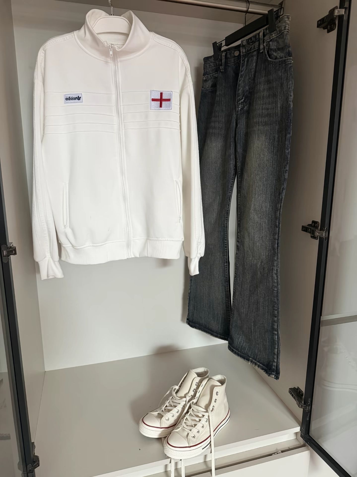 复古运动风OOTD✨白色立领拉链外套