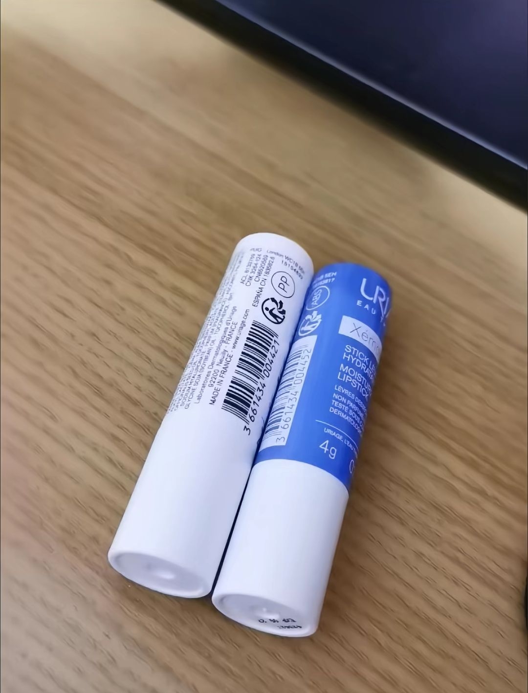 依泉唇膏