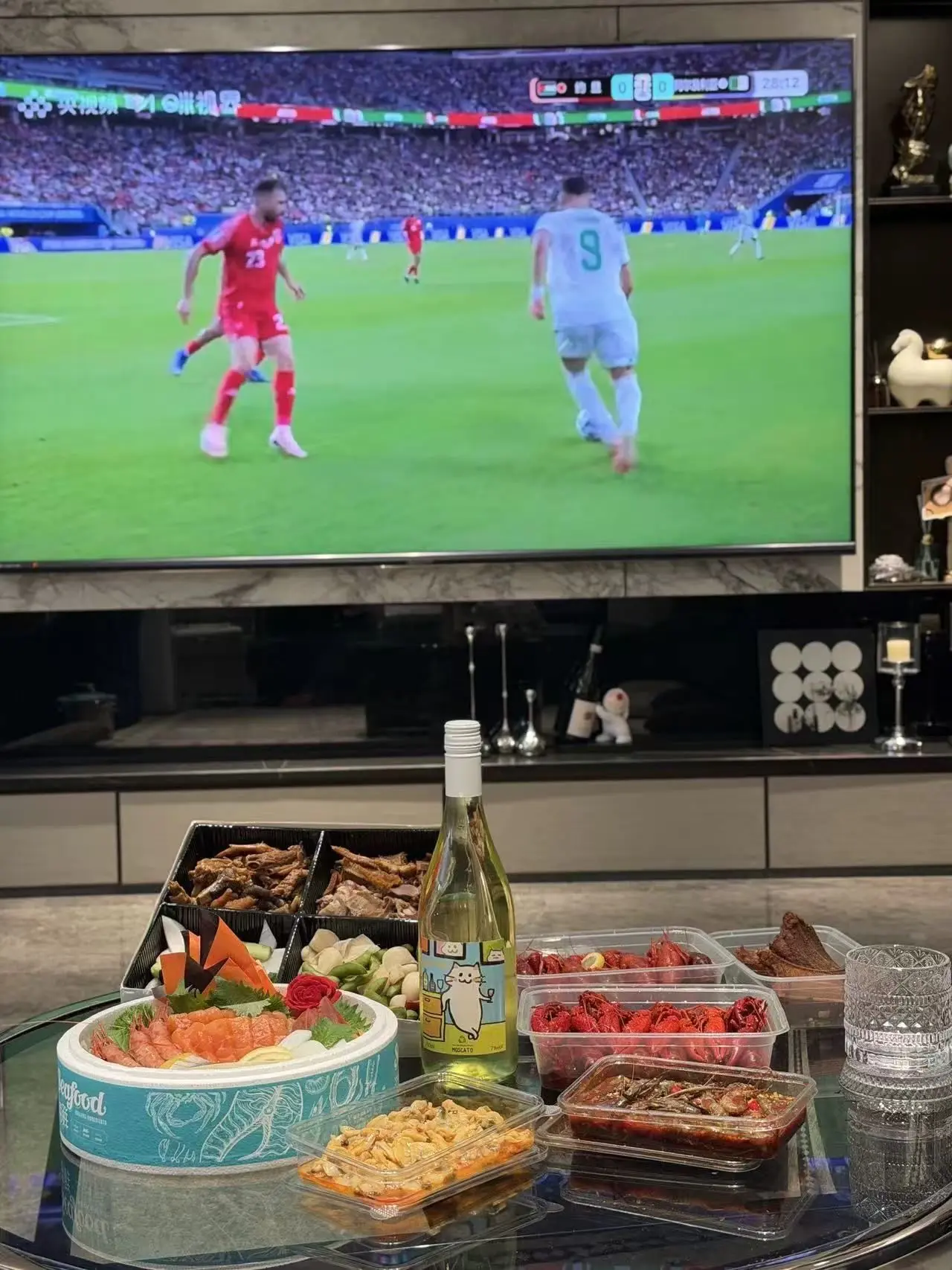 小猫气泡酒配青提草莓是我私藏的夏日快乐配方