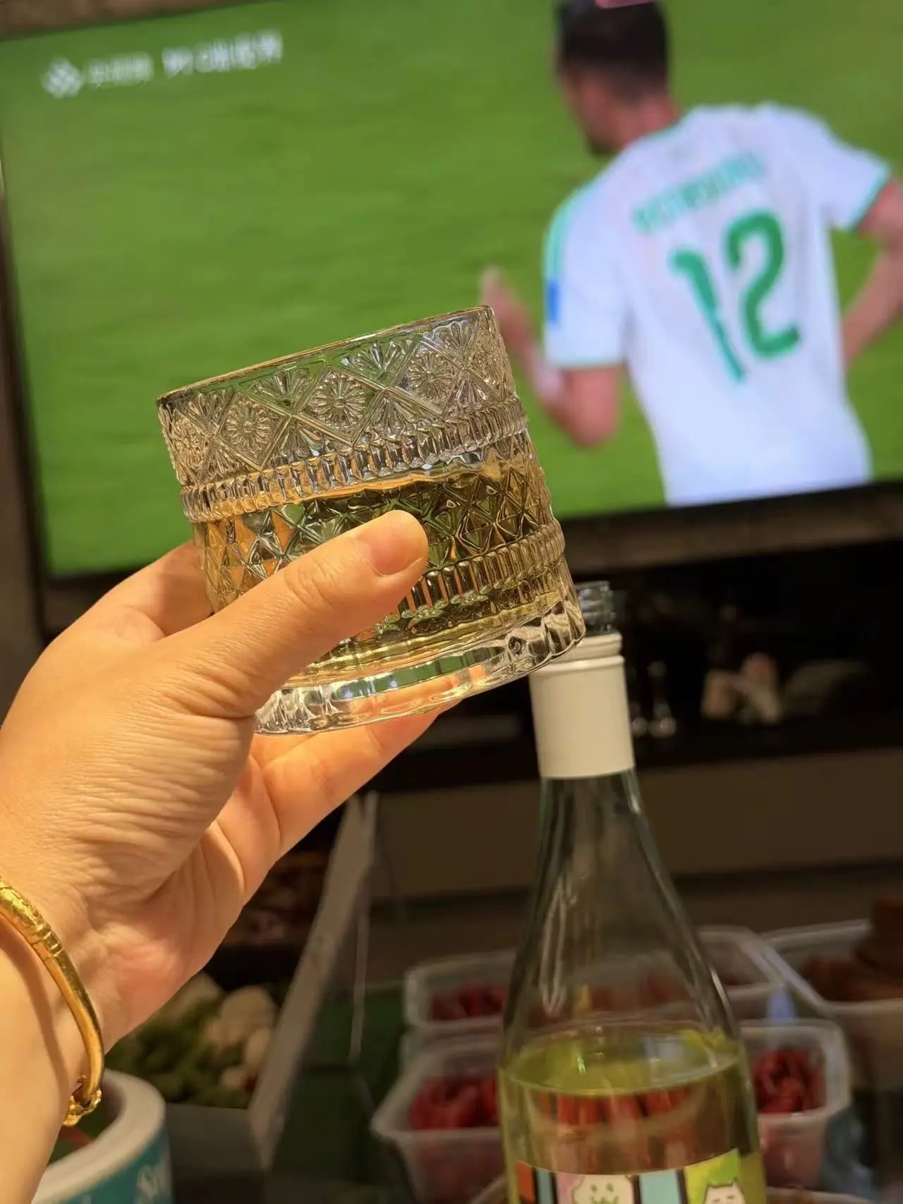 小猫气泡酒配青提草莓是我私藏的夏日快乐配方