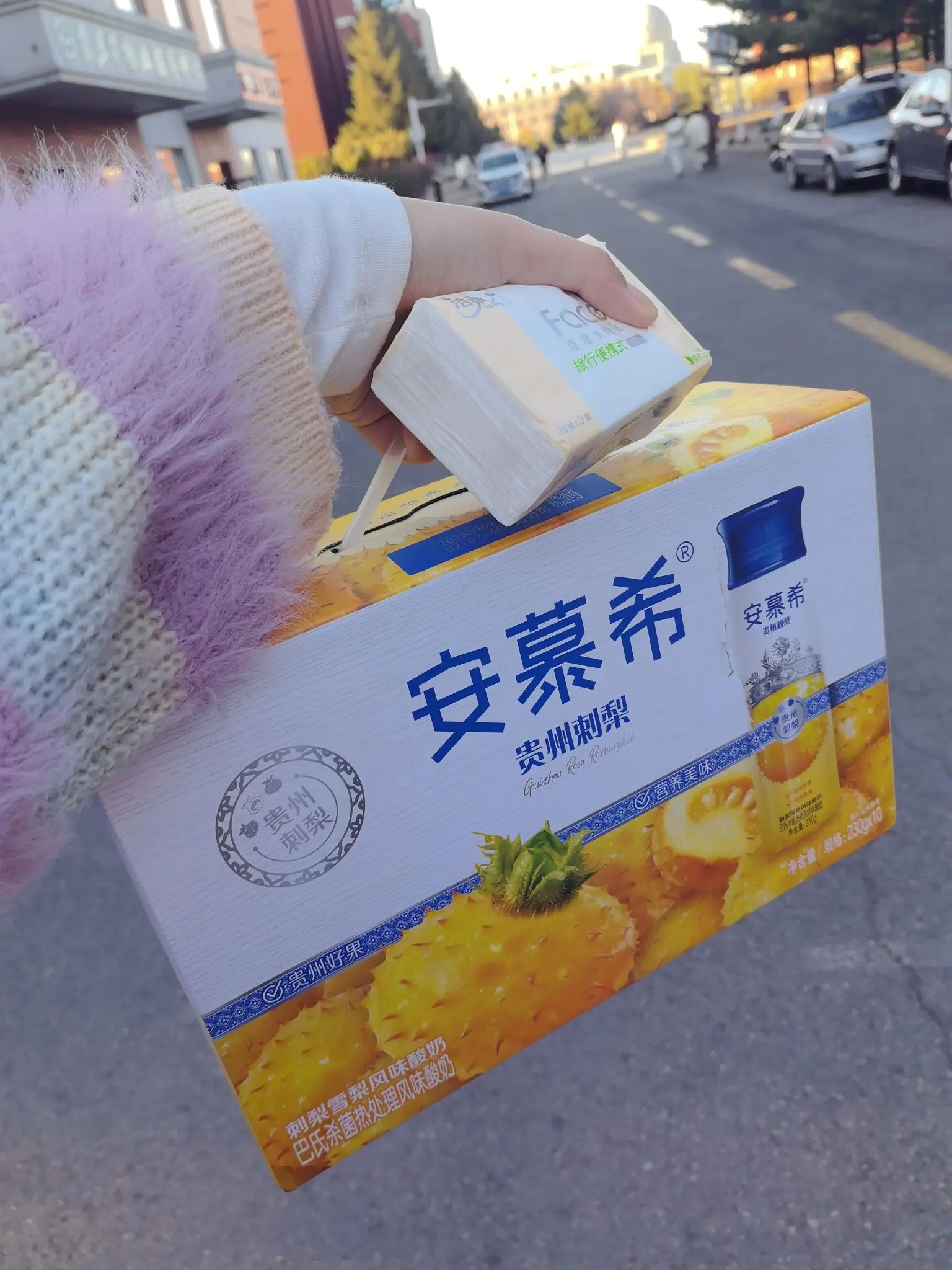安慕希刺梨风味酸奶,刺梨果香浓郁,好喝不腻,整箱10瓶装