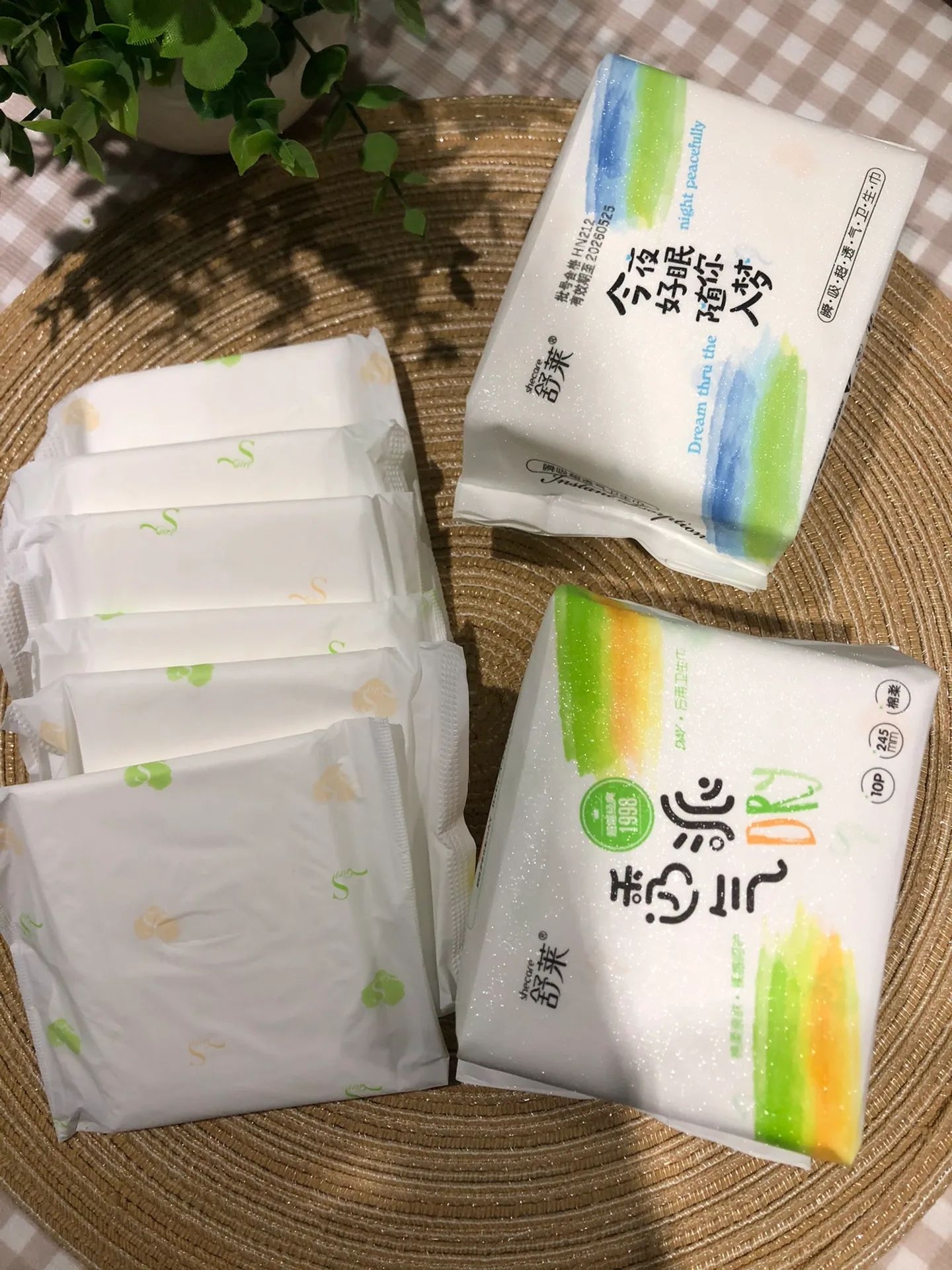 舒莱透气派日用卫生巾245mm，瞬吸干爽不闷，棉柔表层日常经期超舒服