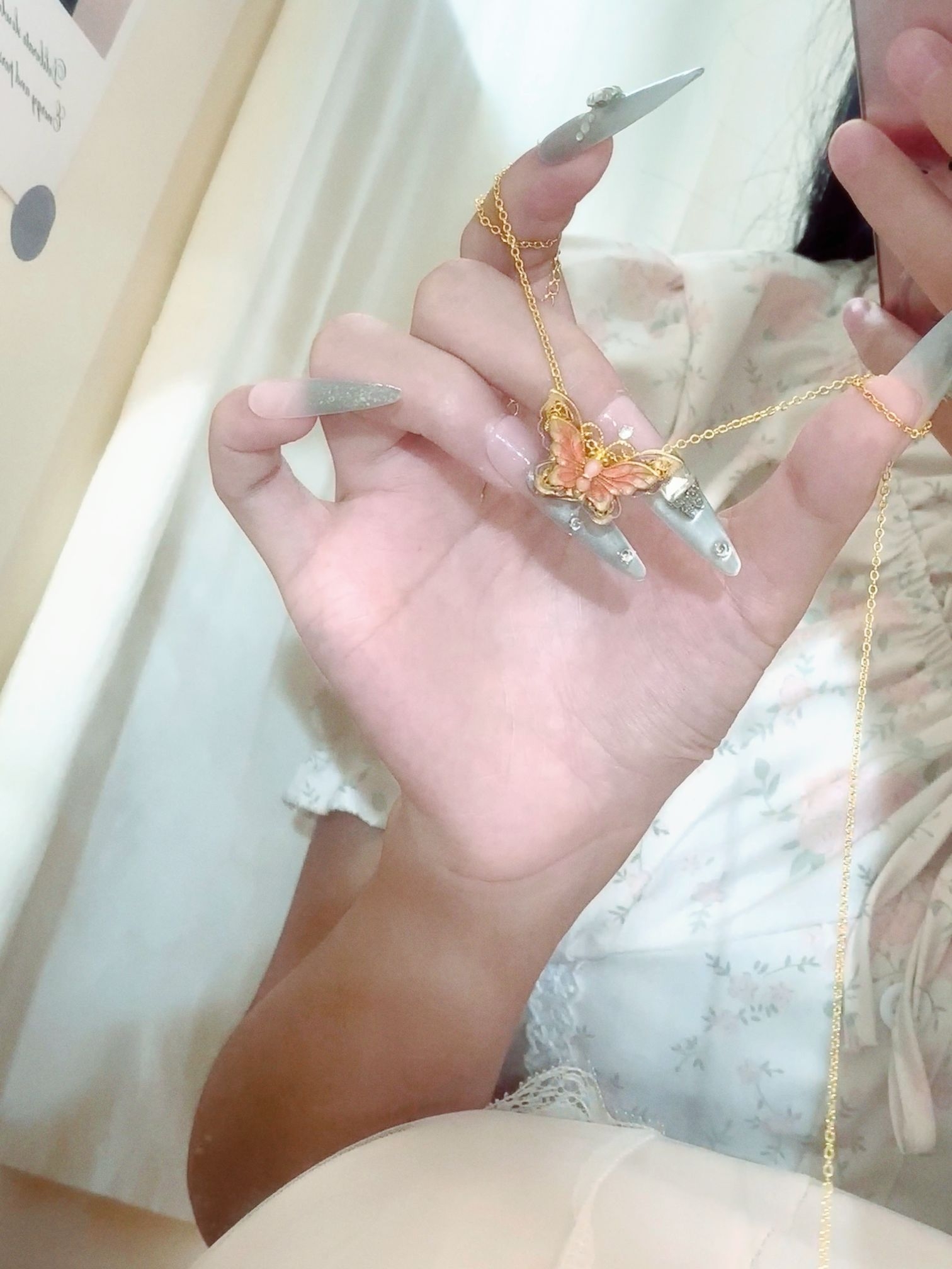 今日份心动配饰 🎀 穿碎花裙必戴的锁骨点睛笔!