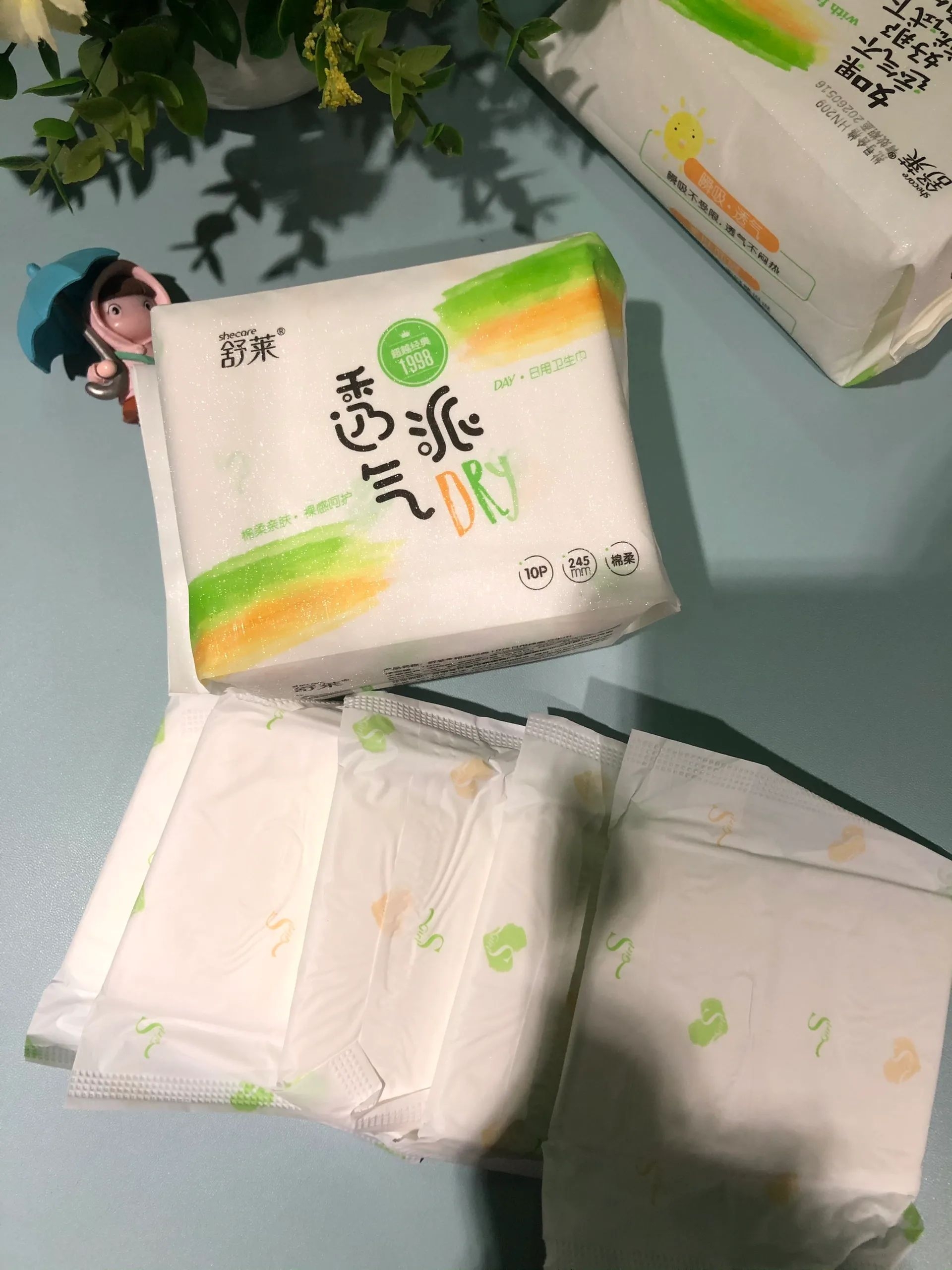 平价经期好物舒莱透气派，超薄透气，吸收快，久用不黏腻