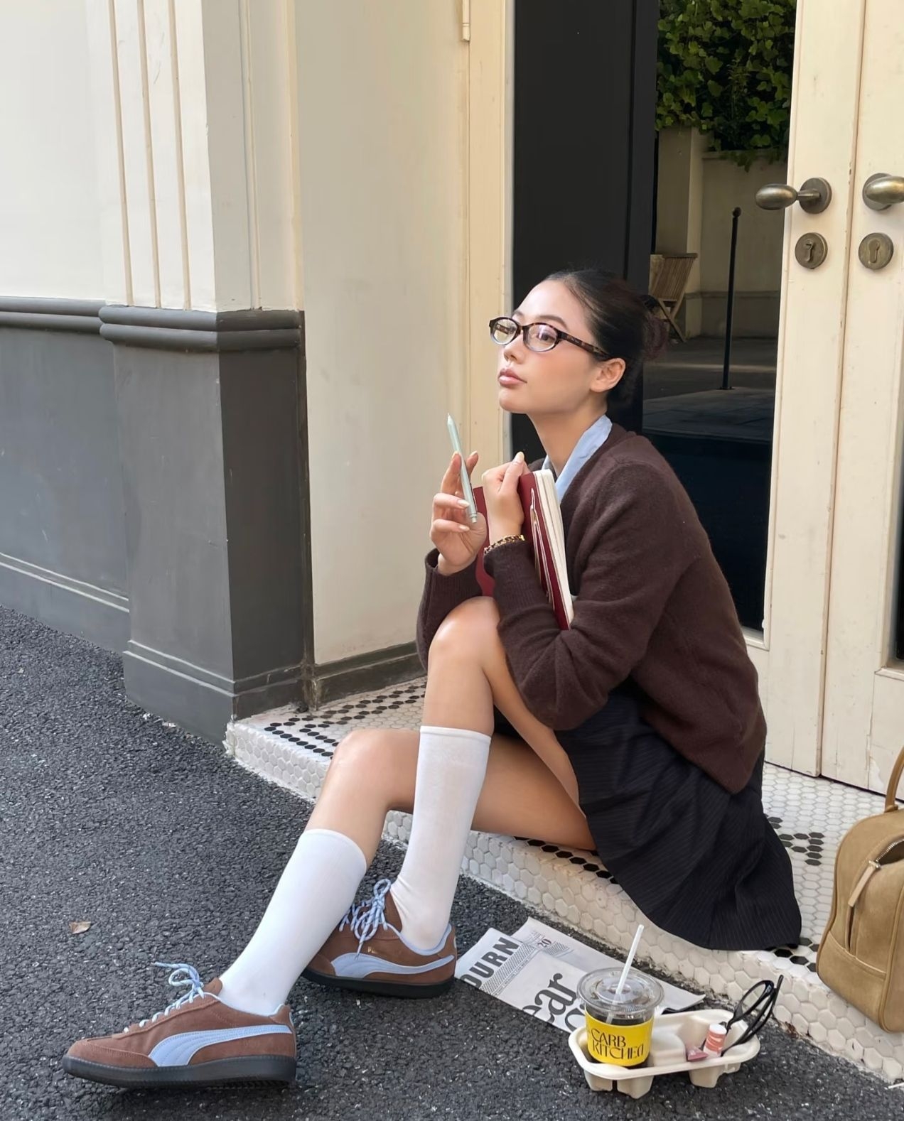 谁懂这套!学院感外套配复古鞋和通勤包,温柔又耐看