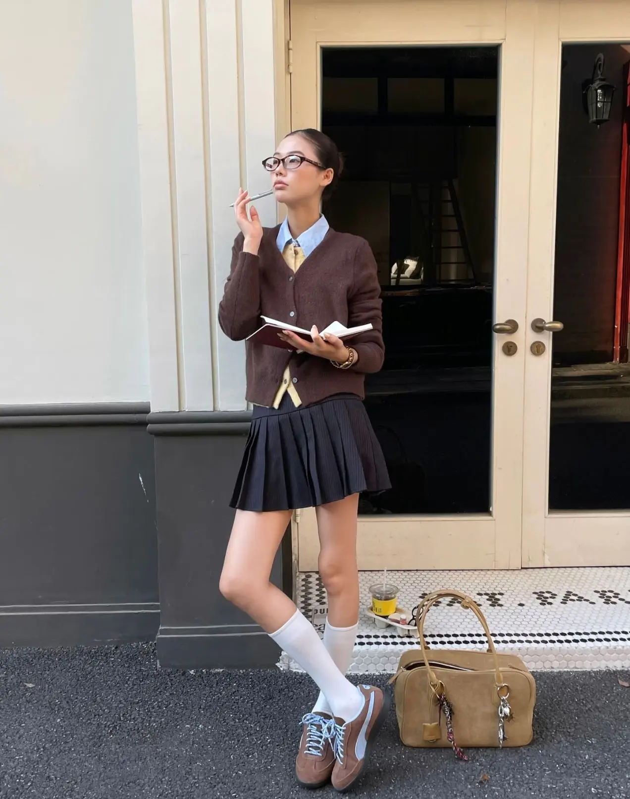 谁懂这套!学院感外套配复古鞋和通勤包,温柔又耐看