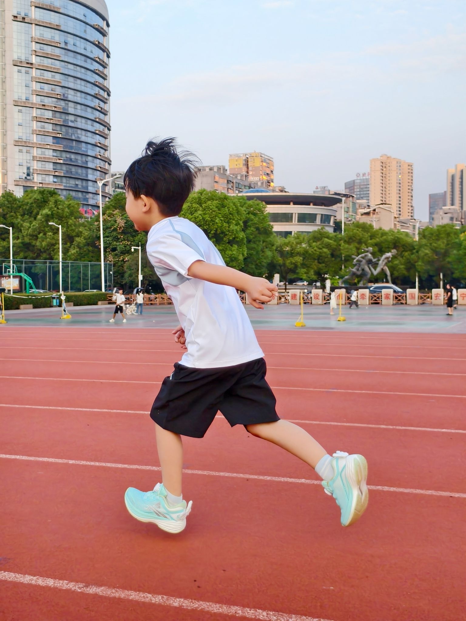 跑道活力少年|男宝全套运动三件套实测