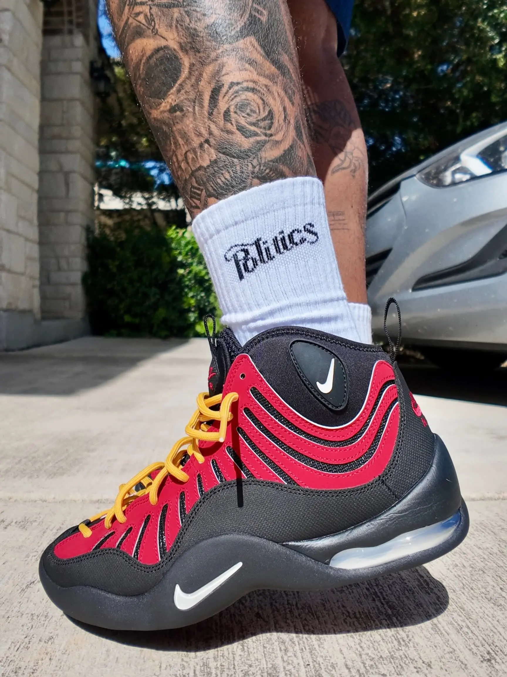 哈达威战靴复刻!Nike Air Bakin黑红黄鞋带,复古篮球上脚