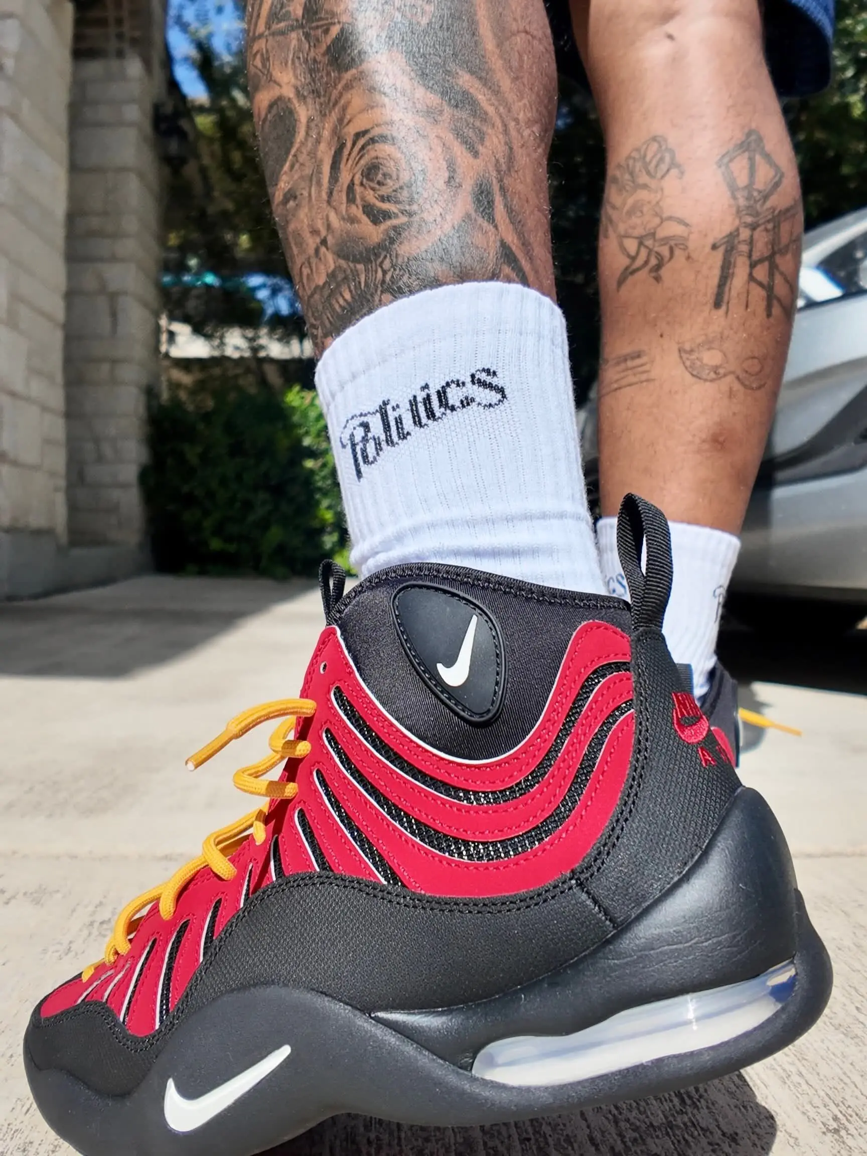 哈达威战靴复刻!Nike Air Bakin黑红黄鞋带,复古篮球上脚