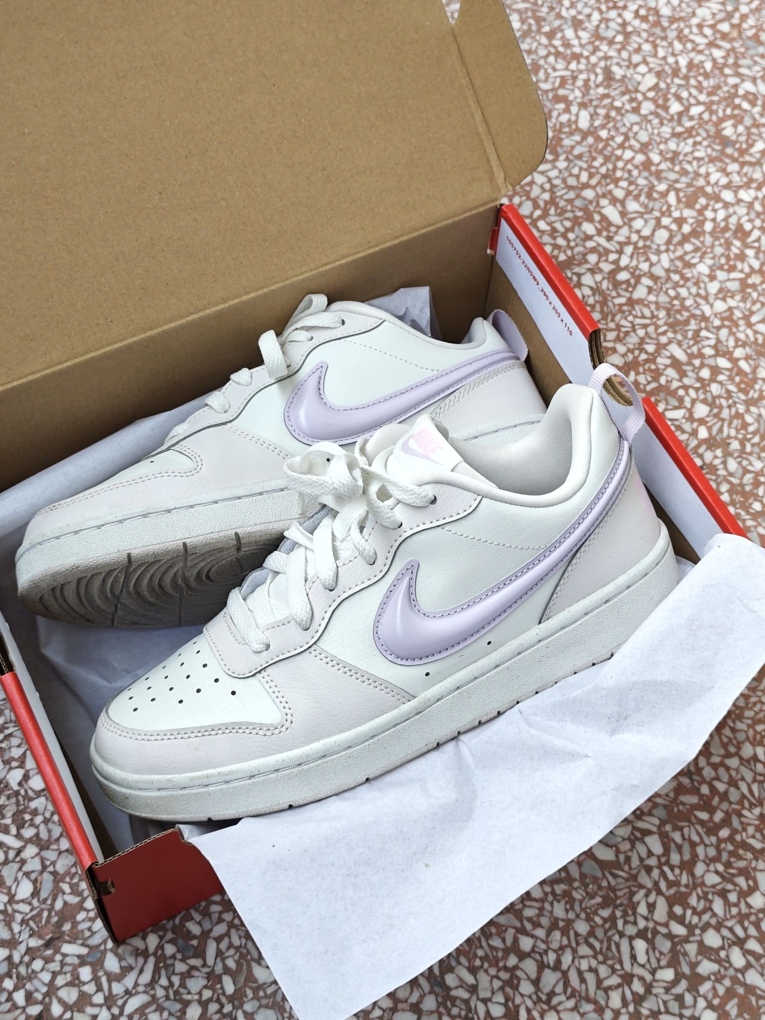 快看我的宝藏Nike好鞋！被这双淡紫色Nike板鞋狠狠拿捏住啦💜