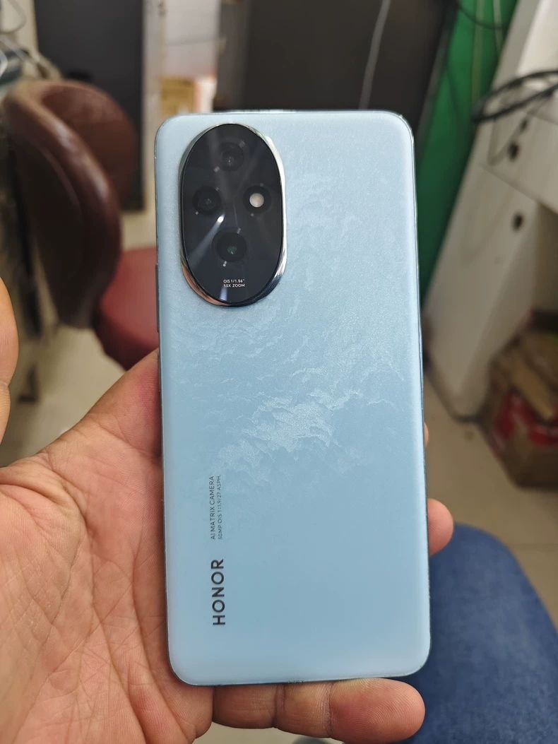荣耀妥协了，骁龙7Gen3+50倍变焦+16GB+100W，从3199元跌至1694元