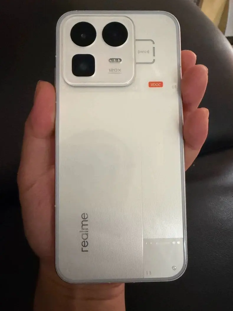 三台骁龙8至尊版机型怎么选?一台主打2K越级屏、一台主打游戏散热续航、一台主打小屏手感