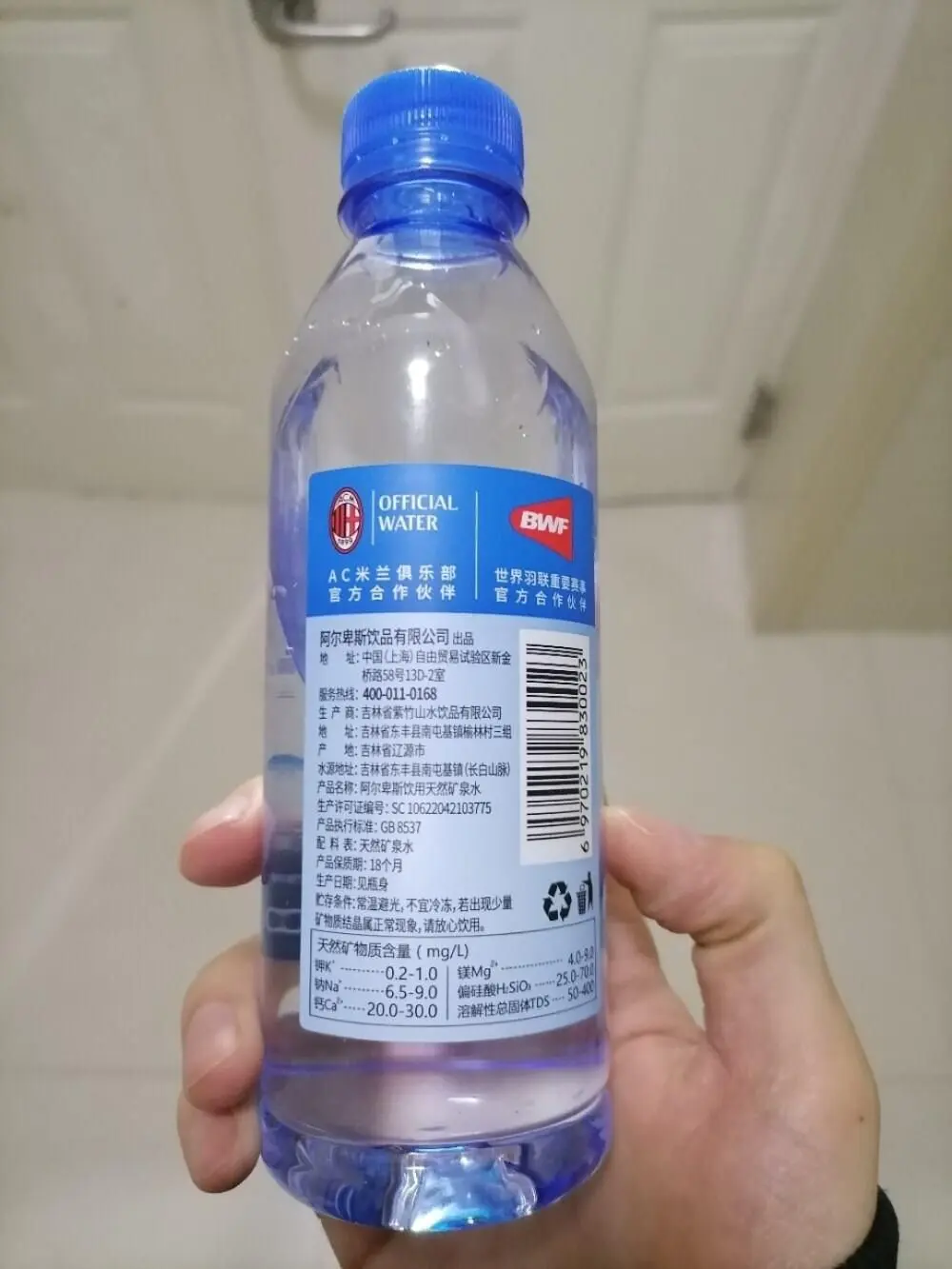 阿尔卑斯天然矿泉水500ml,入口清爽甘甜,小瓶随身,出行办公随时补水