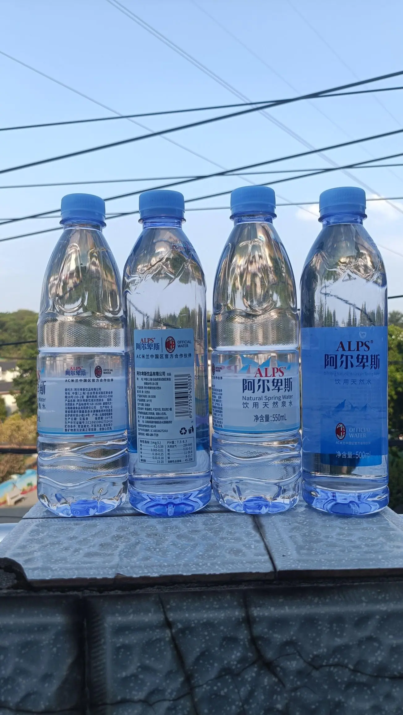 阿尔卑斯天然矿泉水500ml,入口清爽甘甜,小瓶随身,出行办公随时补水