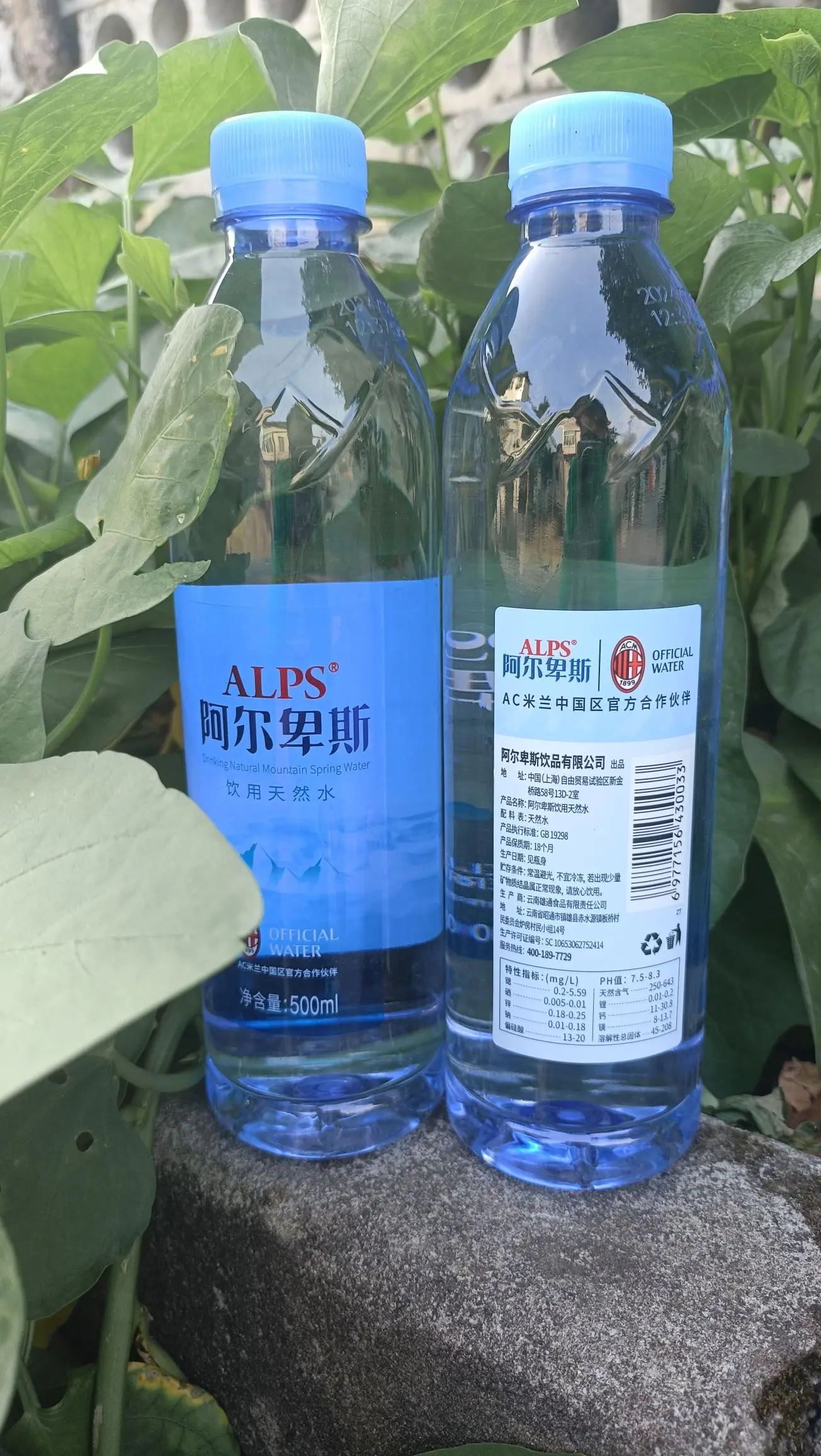 阿尔卑斯天然矿泉水500ml,入口清爽甘甜,小瓶随身,出行办公随时补水