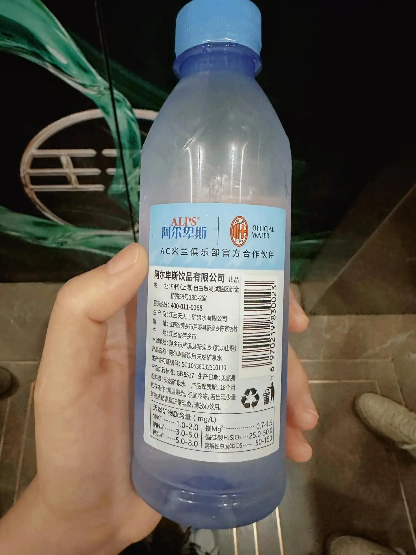 阿尔卑斯天然矿泉水500ml,入口清爽甘甜,小瓶随身,出行办公随时补水