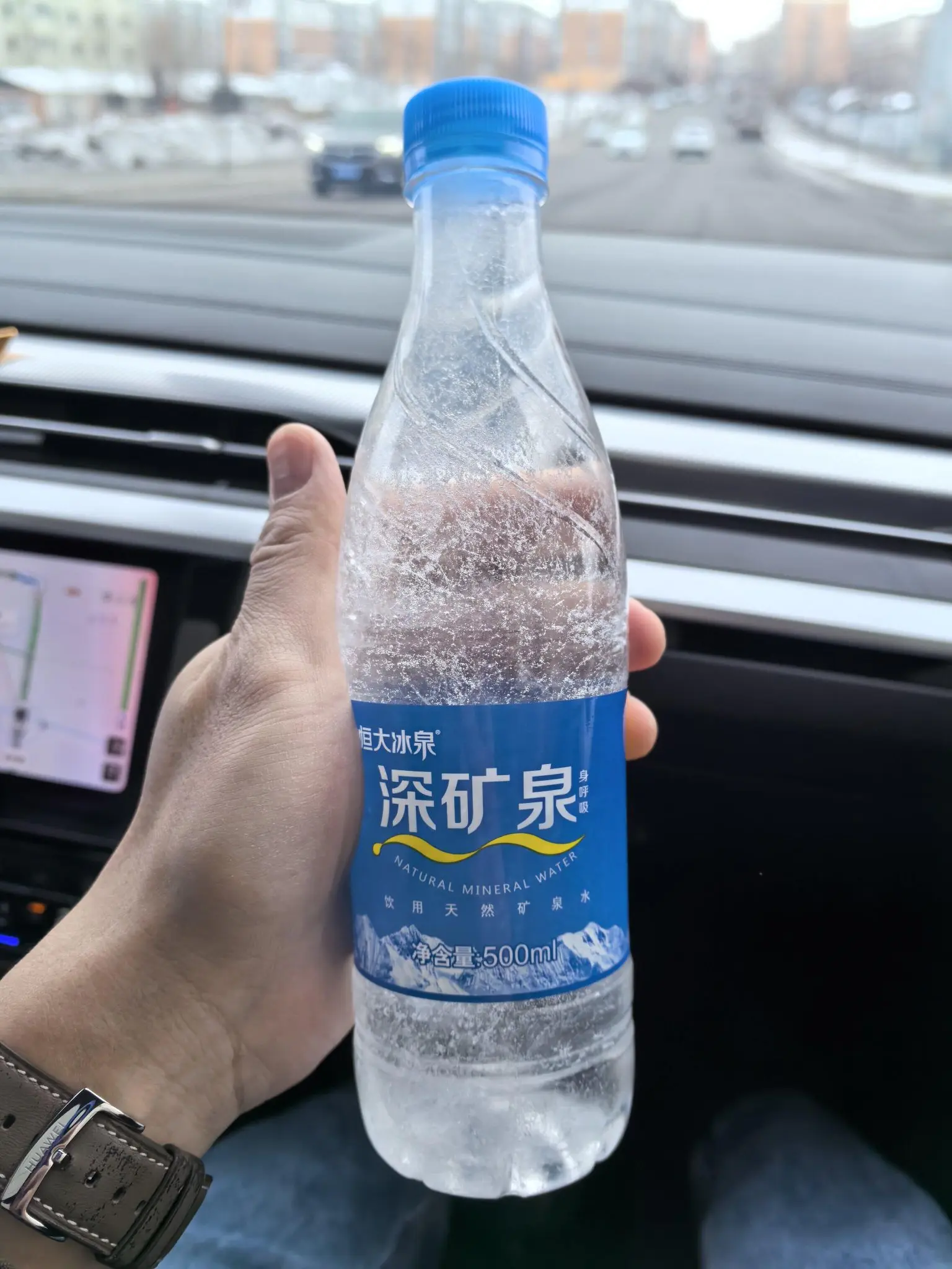 恒大冰泉深矿泉,深层矿泉水源,口感纯净清爽,外出随身便携好水