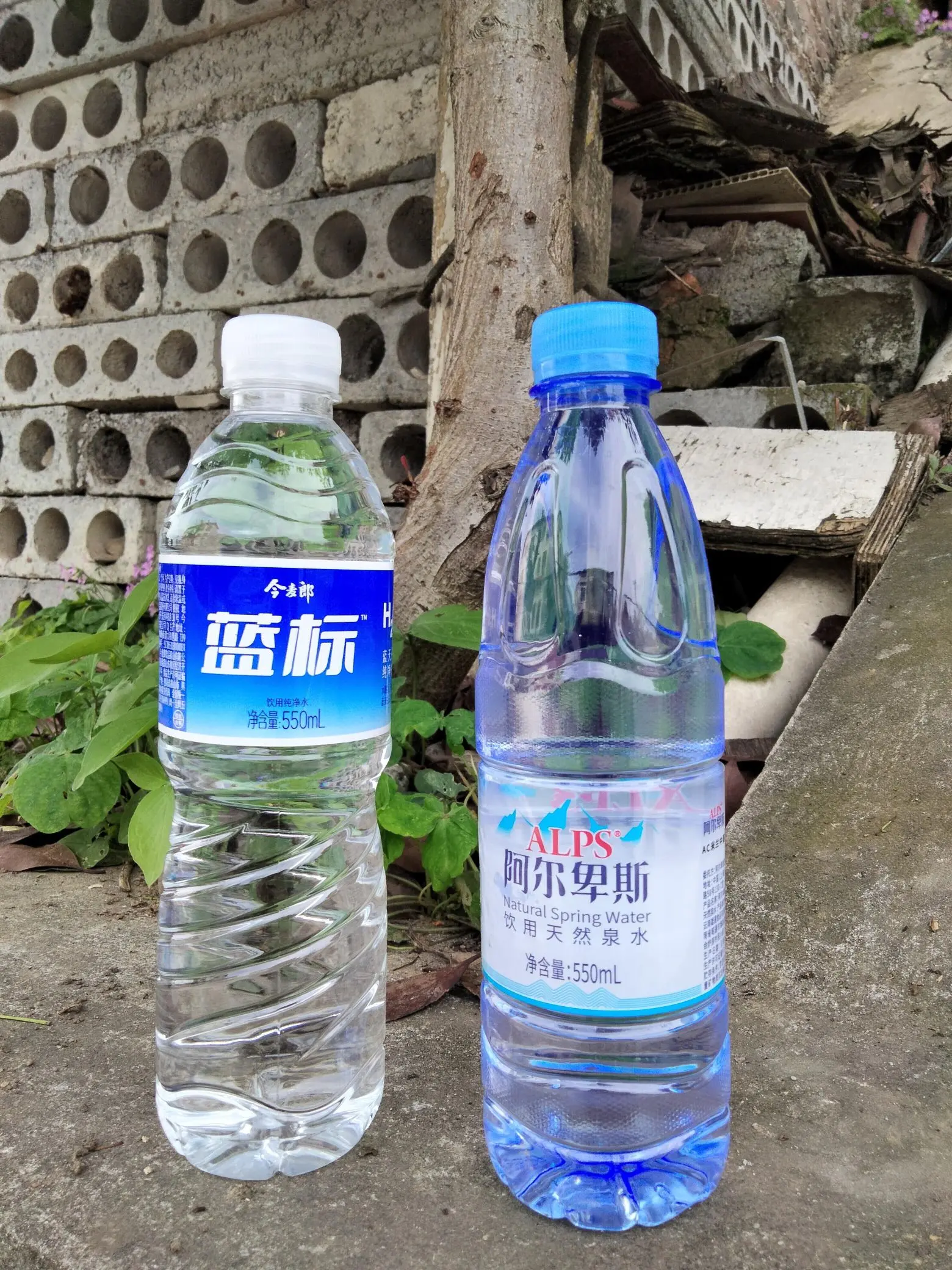 阿尔卑斯天然矿泉水500ml,入口清爽甘甜,小瓶随身,出行办公随时补水