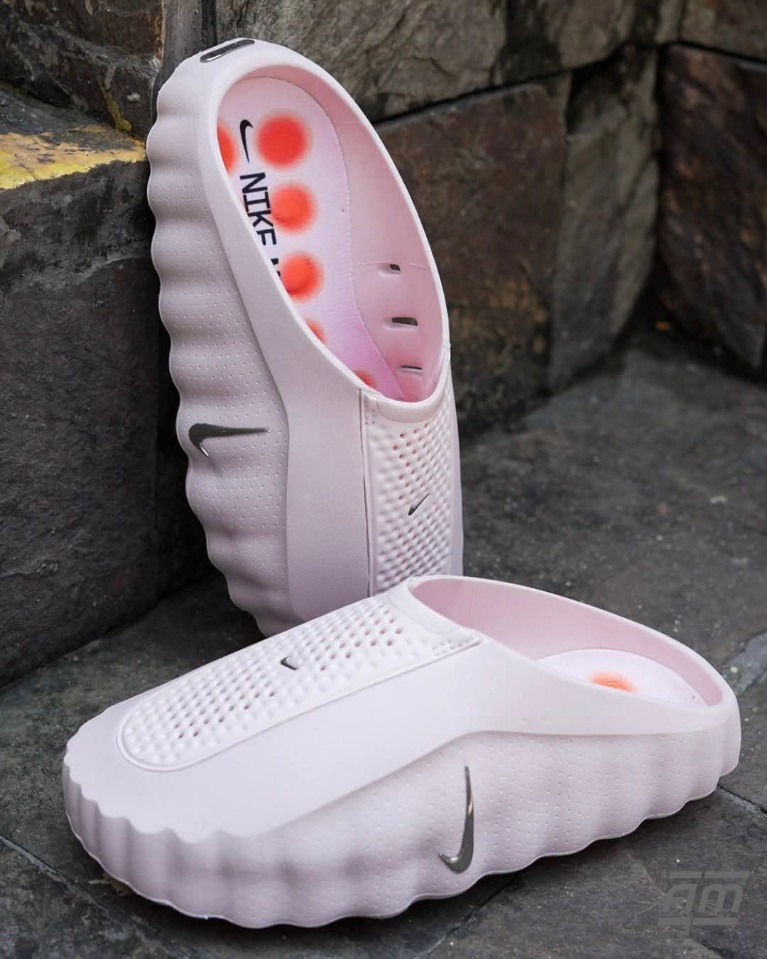 少女感拉满！Nike Mind 001 Slide，厚底增高机能拖鞋赏析