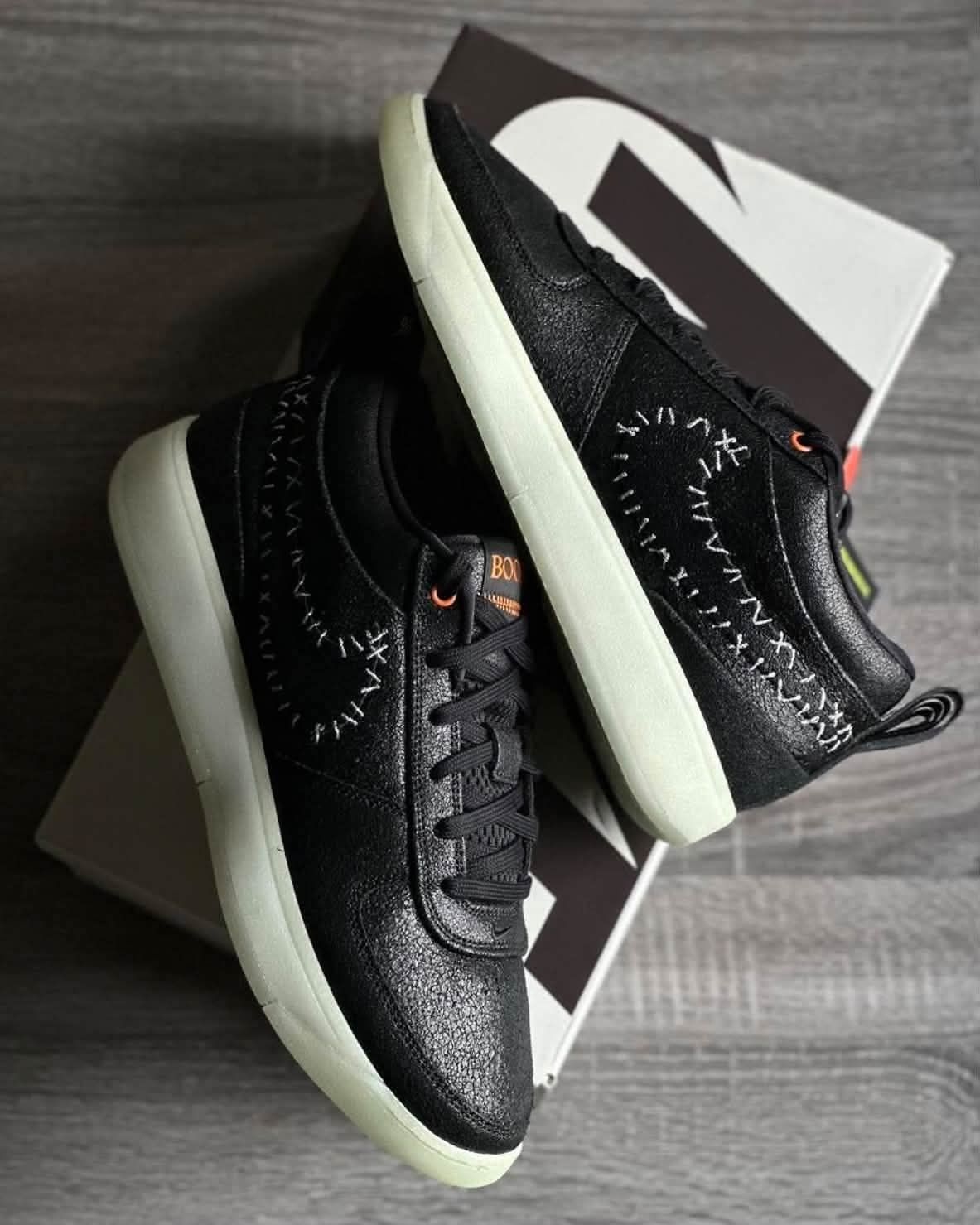 布克一代万圣节｜Nike Book1，缝线Swoosh夜光底篮球鞋赏析