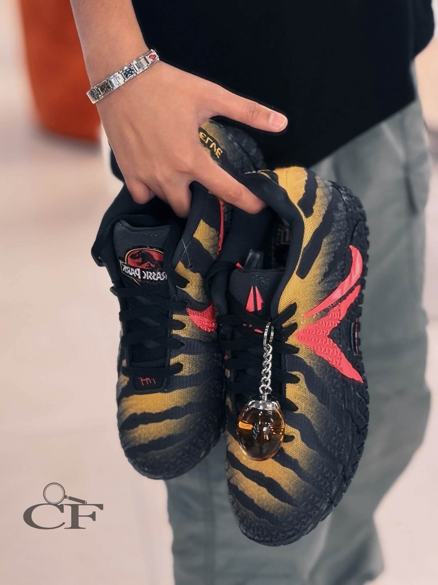 侏罗纪公园联名JA3莫兰特3代，迅猛龙虎纹，琥珀配饰，后卫实战球鞋完整拆解