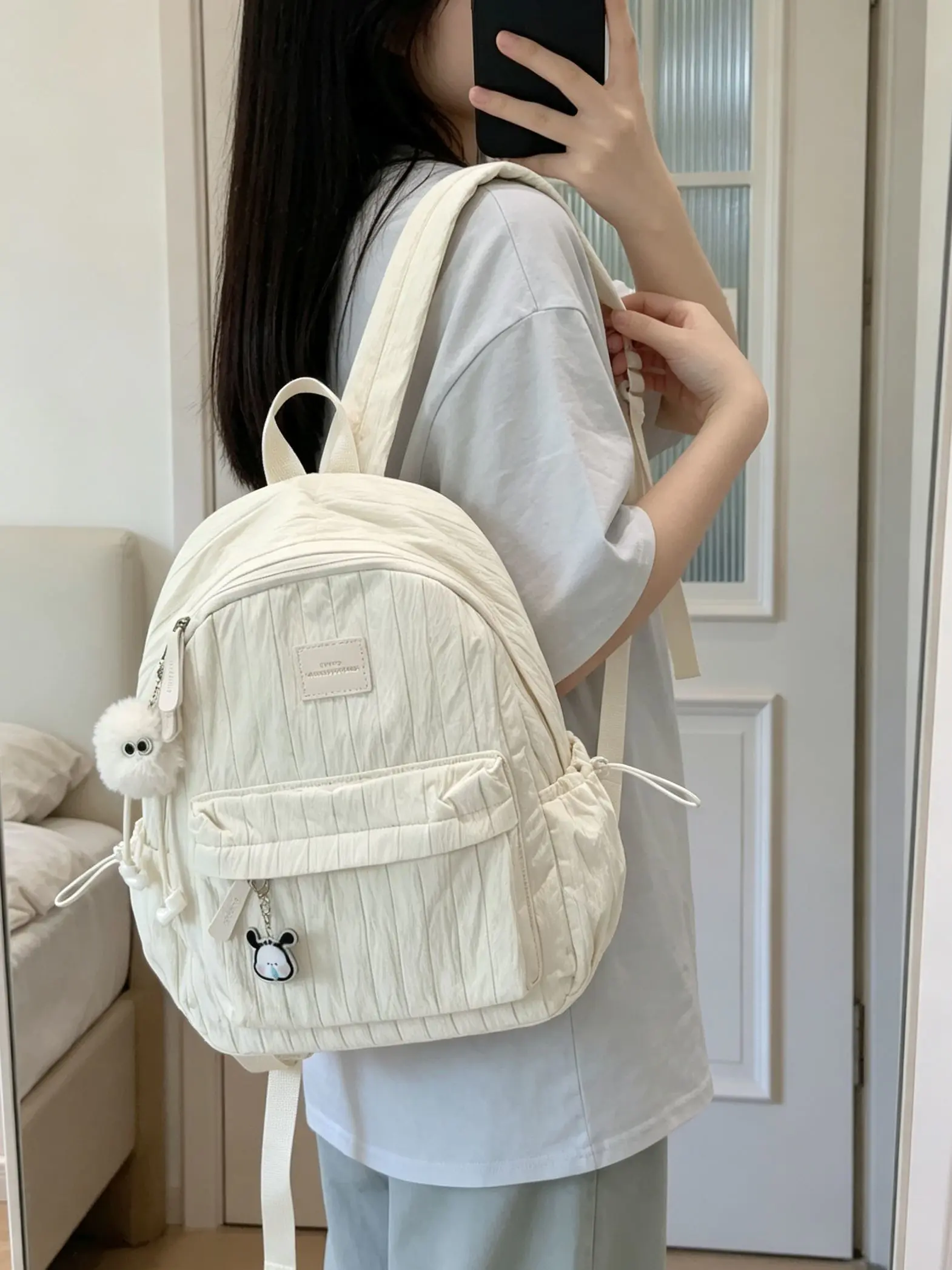 轻盈小巧不压身,女生背超轻便