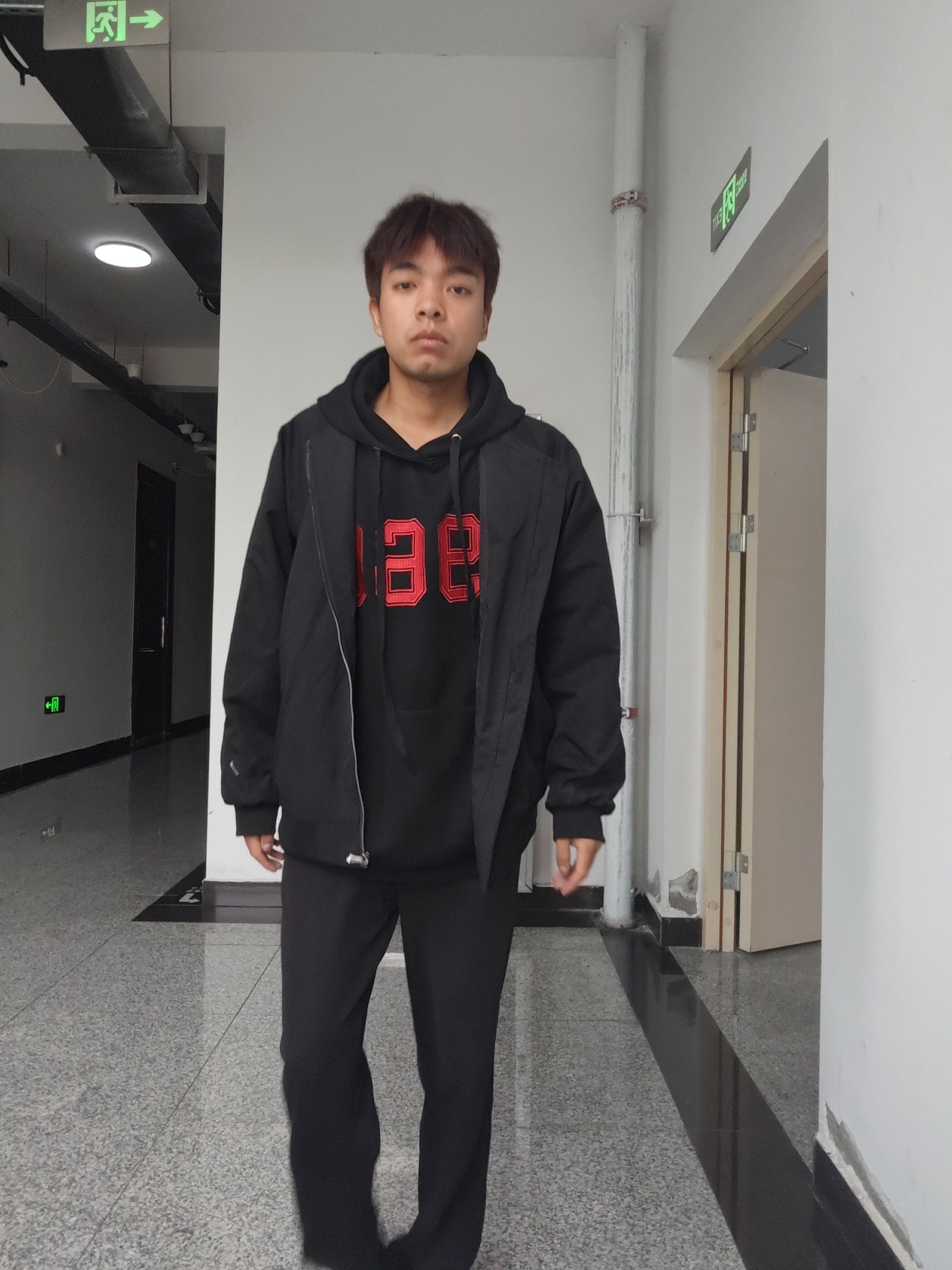 黑色夹克