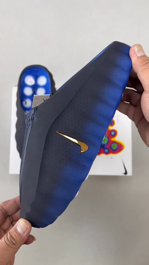 Nike Mind 001 Slide｜蓝黑渐变金勾，机能潮流拖鞋赏析
