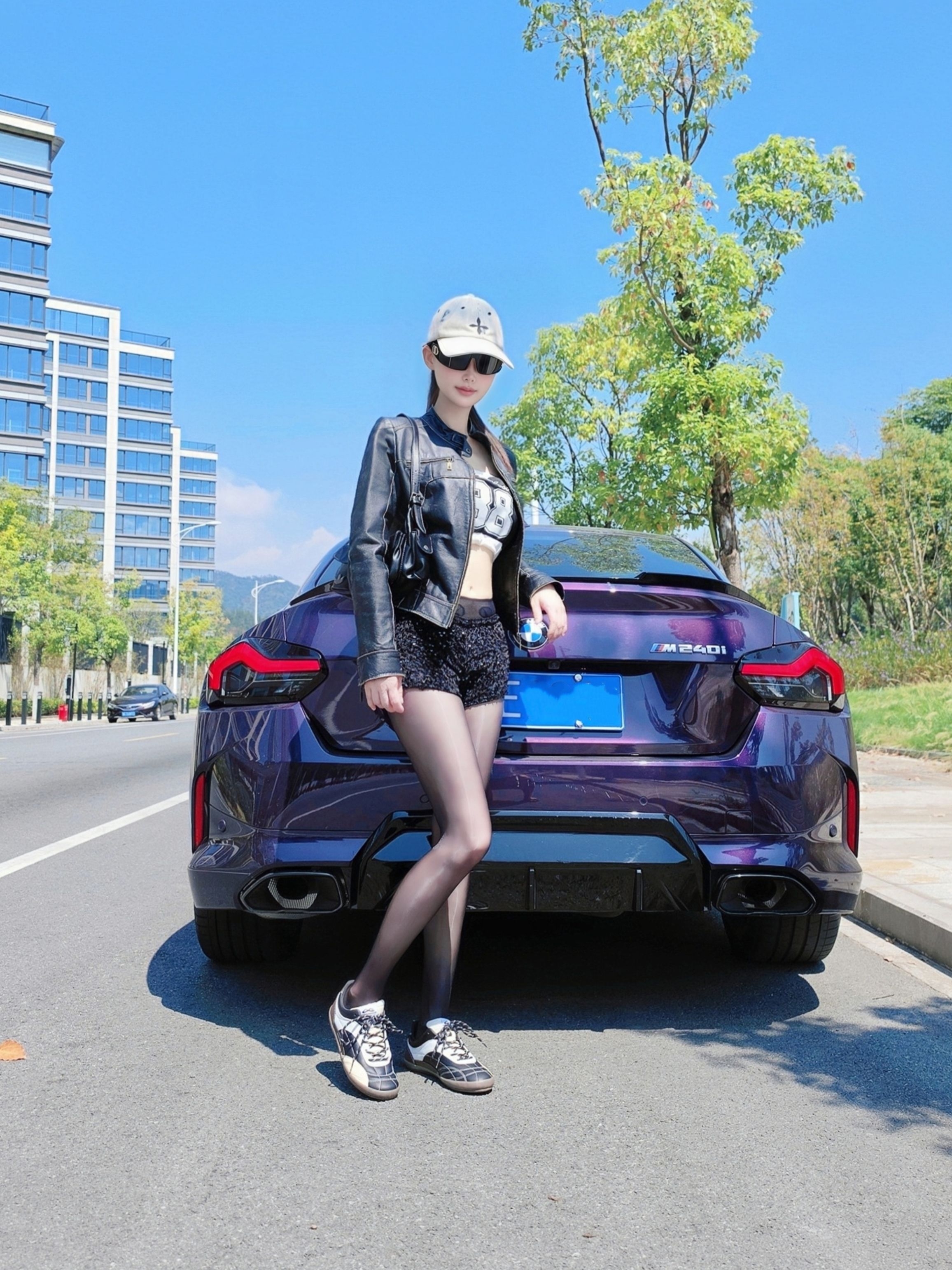 跟上薄底鞋风潮｜复古赛车辣妹风Look～