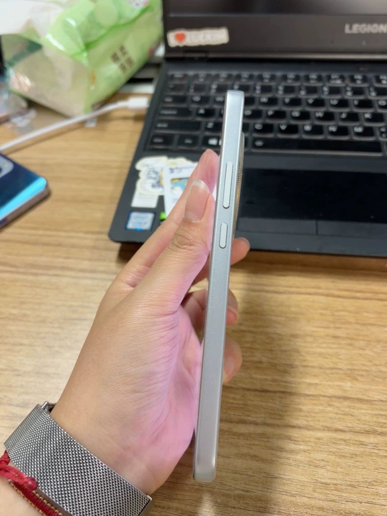 荣耀也下狠手了,骁龙6Gen4+8300mAh,价格跌至千元