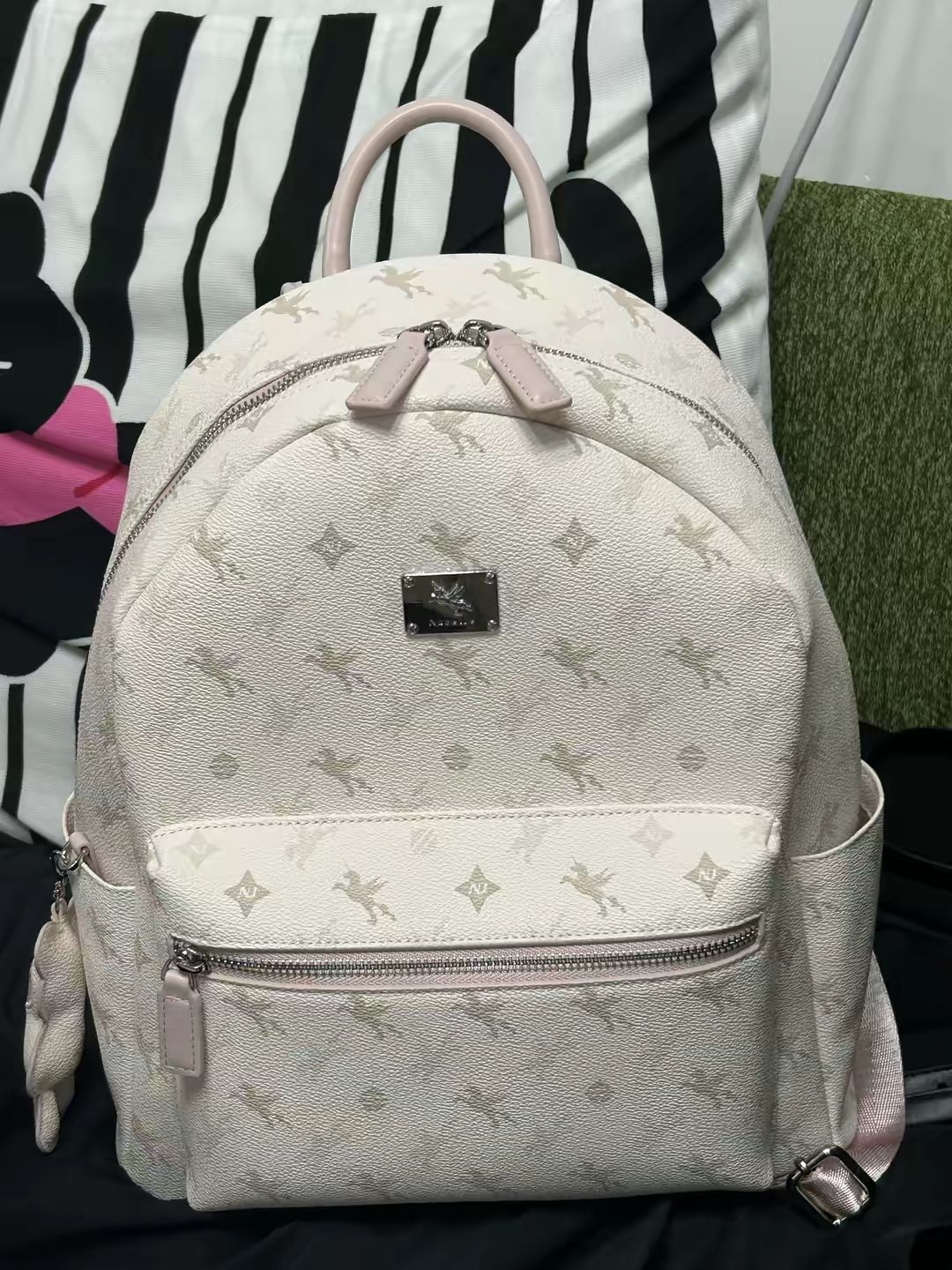 . 温柔奶白双肩包✨POLO SPORT老花背包太少女​. 学生党本命书包｜浅粉老花双肩包，