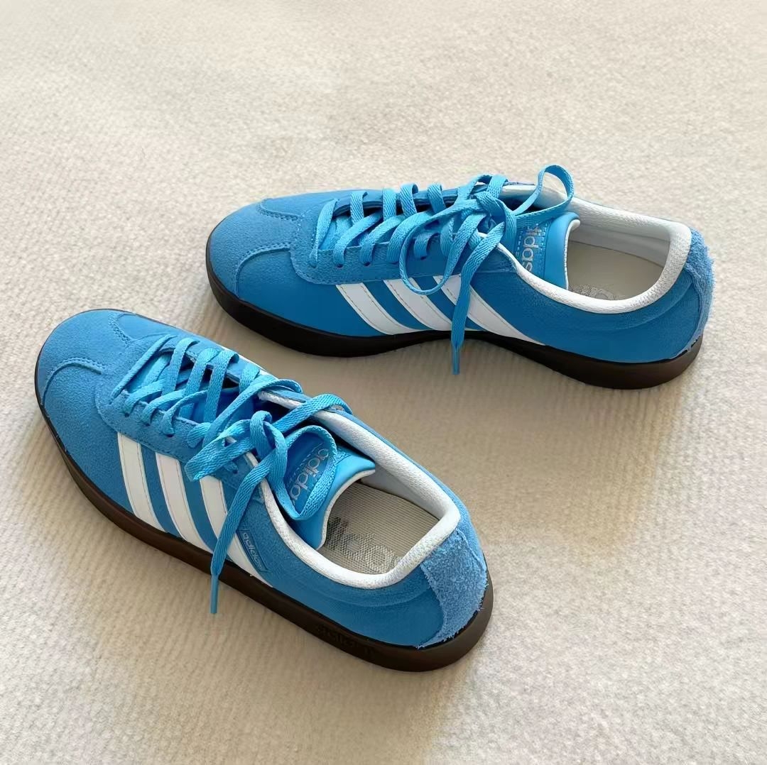 一眼沦陷!阿迪雾霾蓝复古板鞋3. 夏日本命蓝|adidas经典德训鞋太温柔