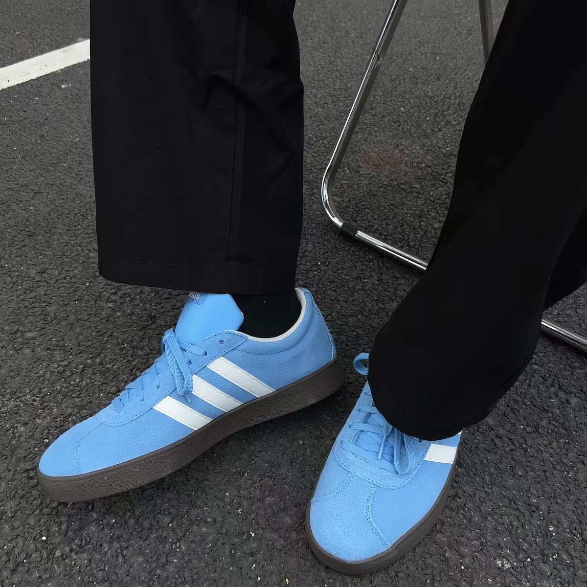 一眼沦陷!阿迪雾霾蓝复古板鞋3. 夏日本命蓝|adidas经典德训鞋太温柔