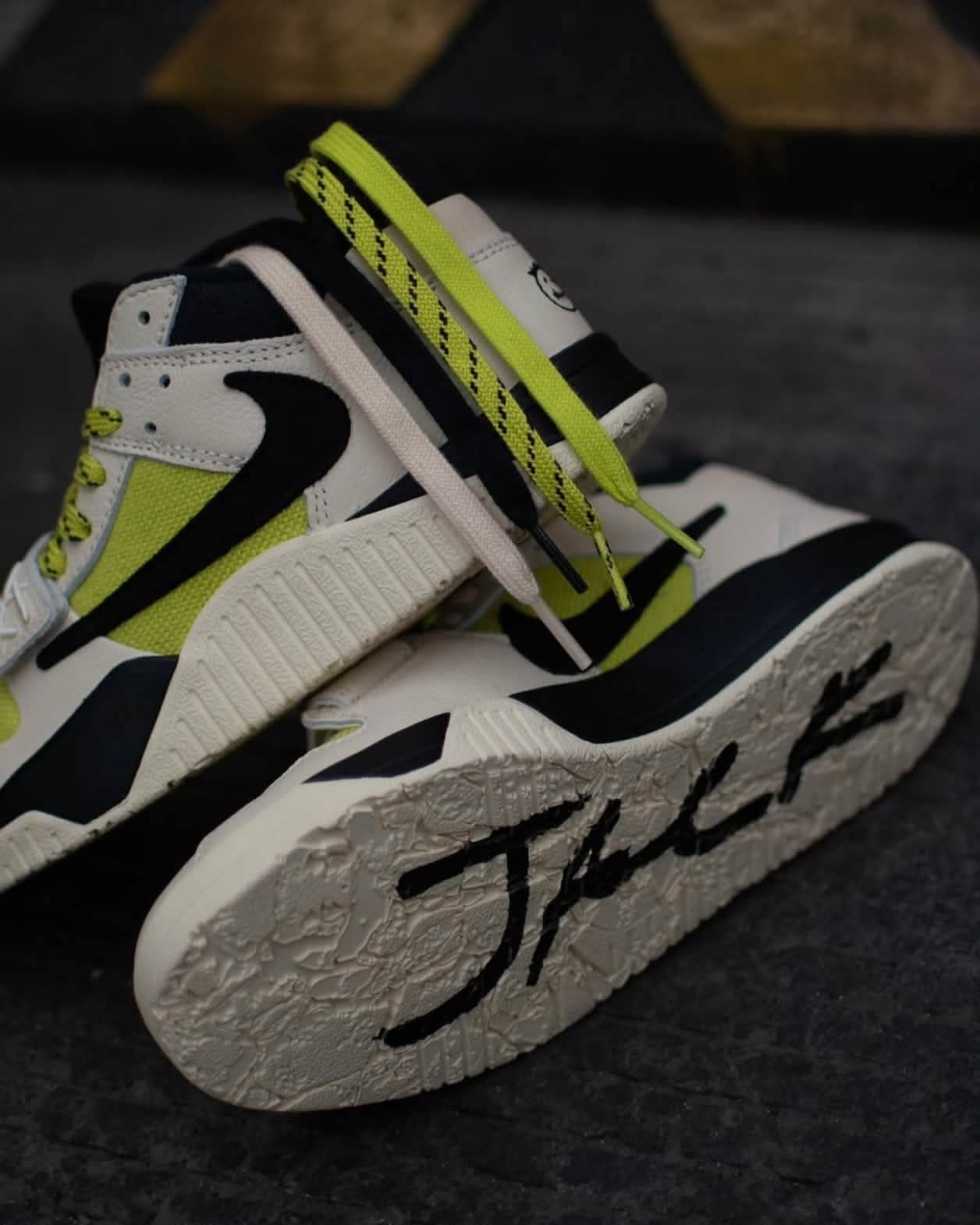 Travis Scott联名Jumpman Jack TR撞色街头中帮鞋