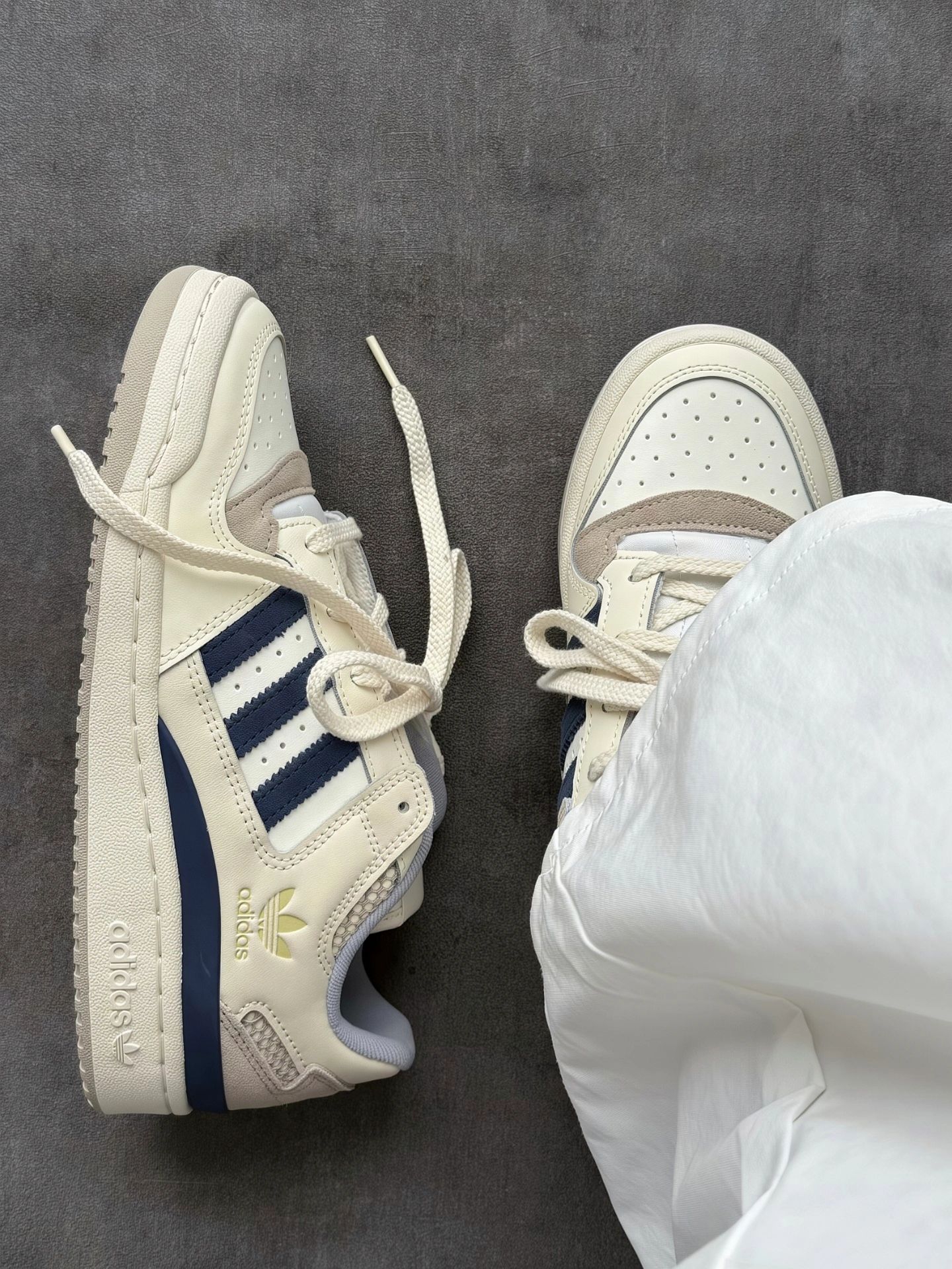 Adidas ｜奶油藏青白Forum好温柔