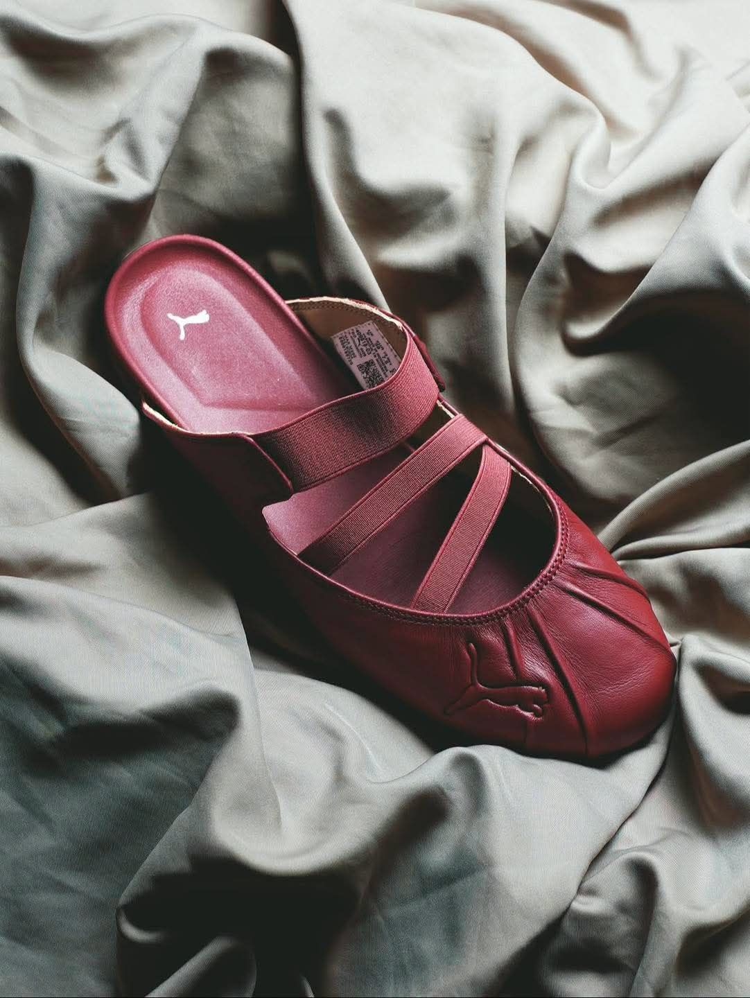 PUMA 芭蕾风包头半拖 酒红色真皮交叉织带穆勒拖鞋女款