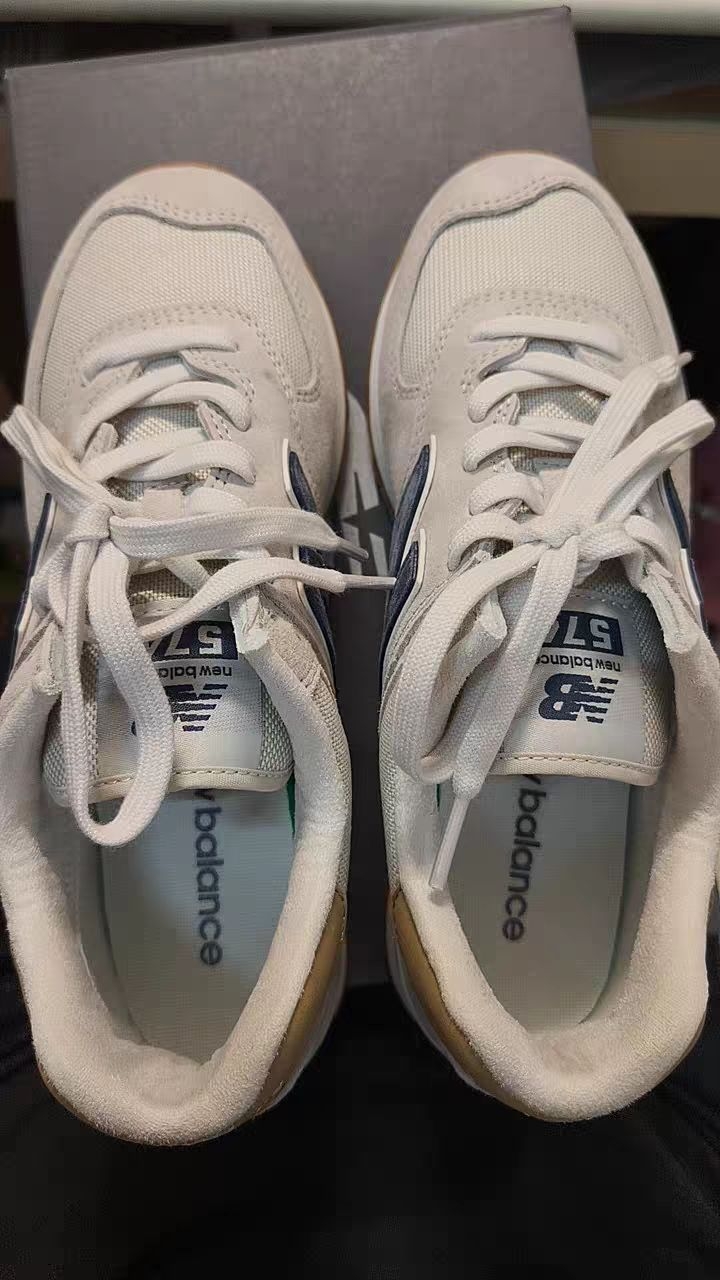 . 万年经典NB574!日常通勤百搭神鞋. 谁还没拥有这双复古灰蓝NB574
