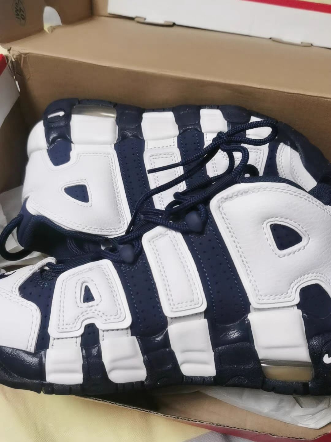  美式复古篮球鞋｜皮蓬大AIR白蓝配色，潮人穿搭标配​ 增高神器｜Nike大AIR皮蓬，