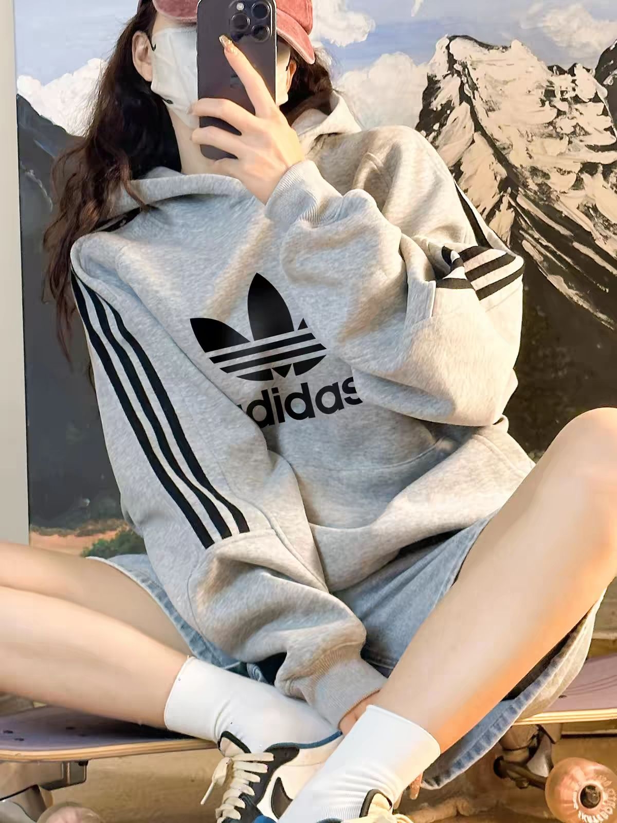 慵懒oversize|浅灰三叶草连帽卫衣,男女同款. 经典永不过时!阿迪灰色大标连帽卫