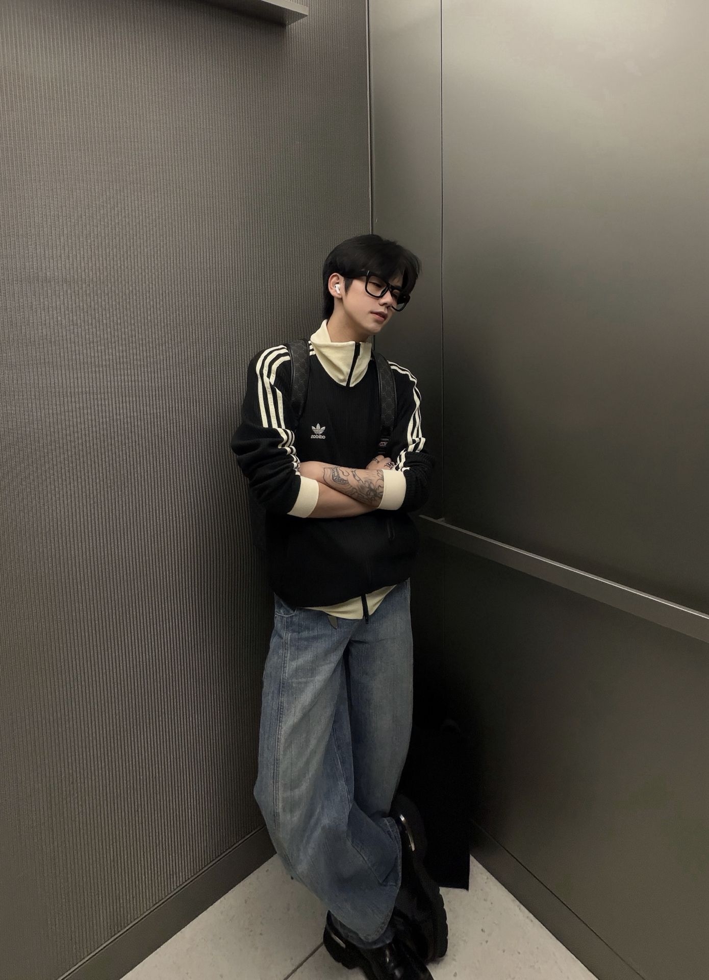 韩系的味道我懂这款满印黑双肩包真的太有韩系内味儿了!