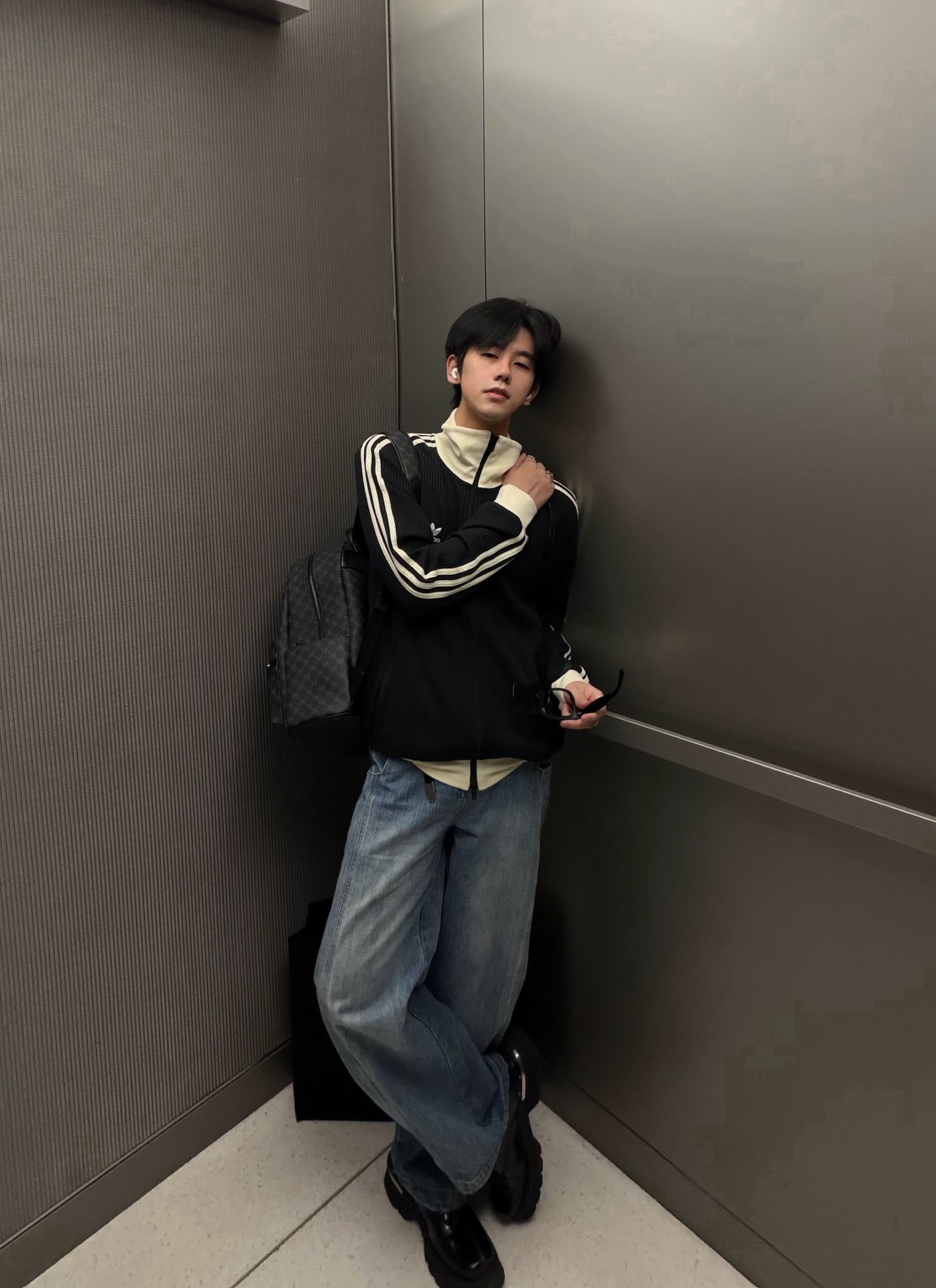 韩系的味道我懂这款满印黑双肩包真的太有韩系内味儿了!