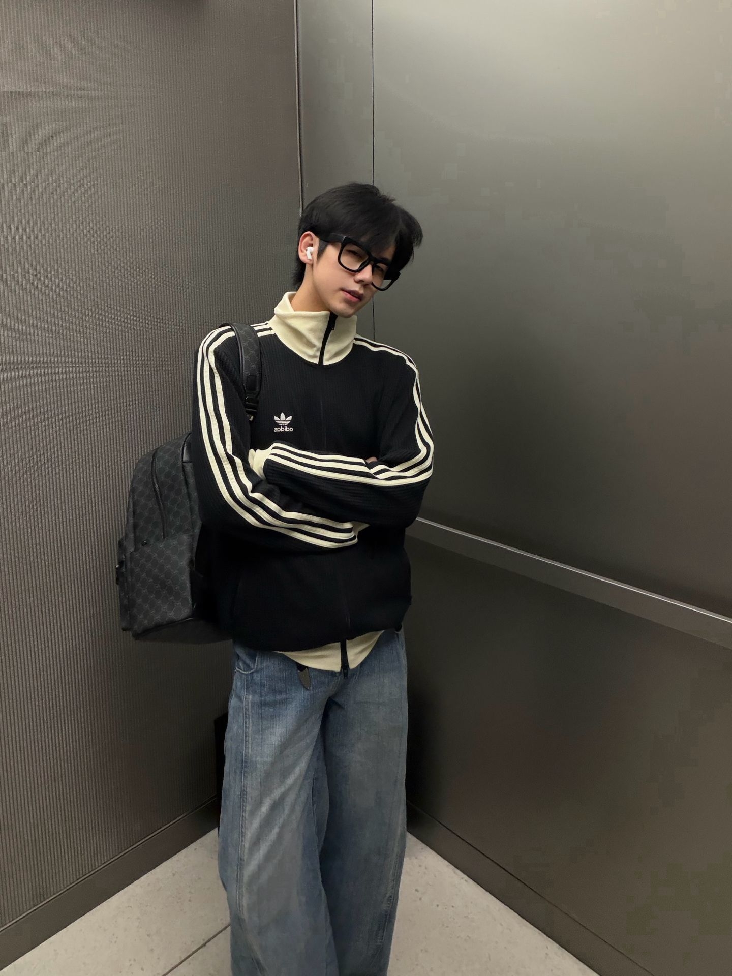韩系的味道我懂这款满印黑双肩包真的太有韩系内味儿了!