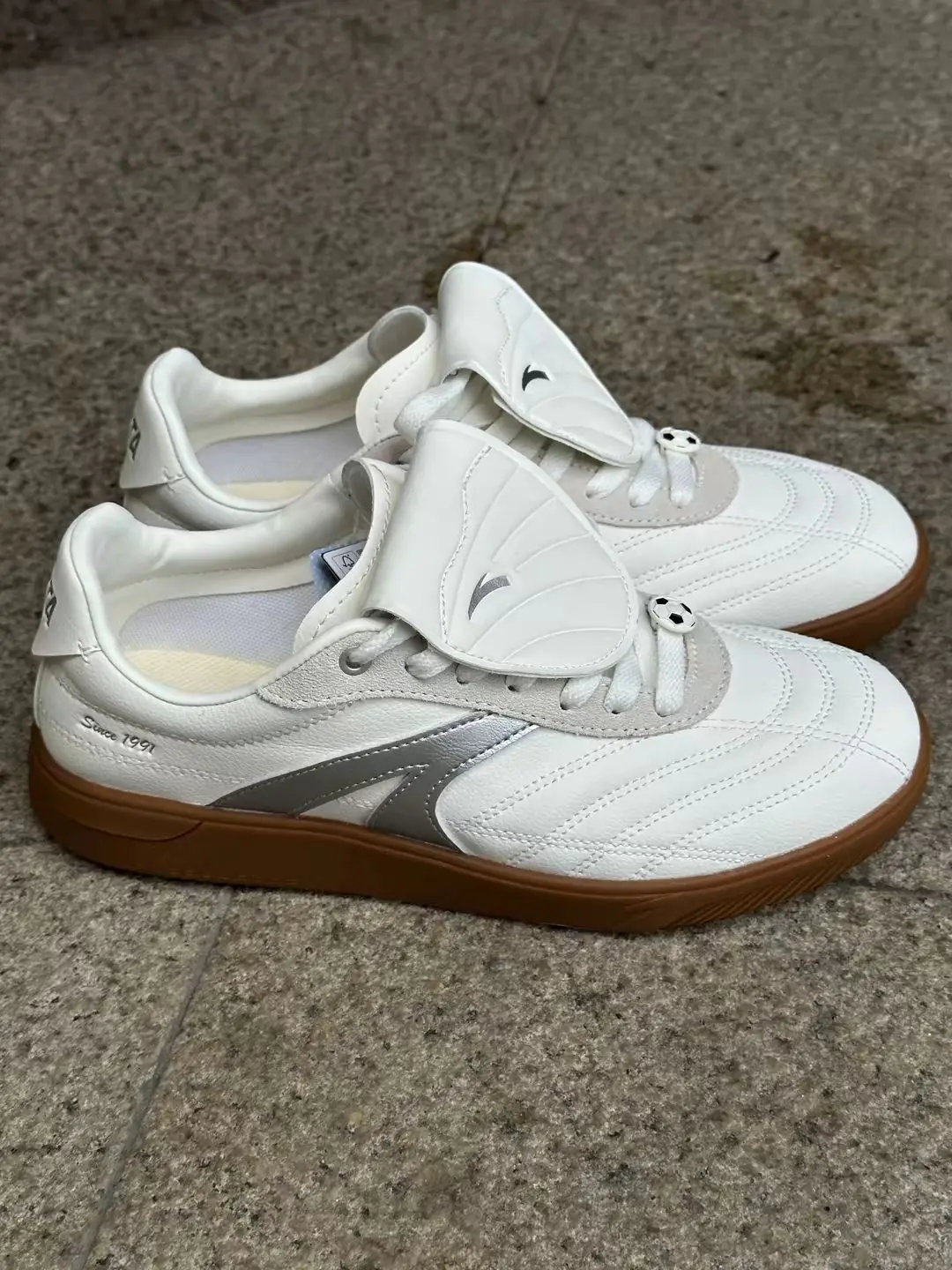 安踏复古足球德训鞋|小众高颜值,上脚超吸睛👟
